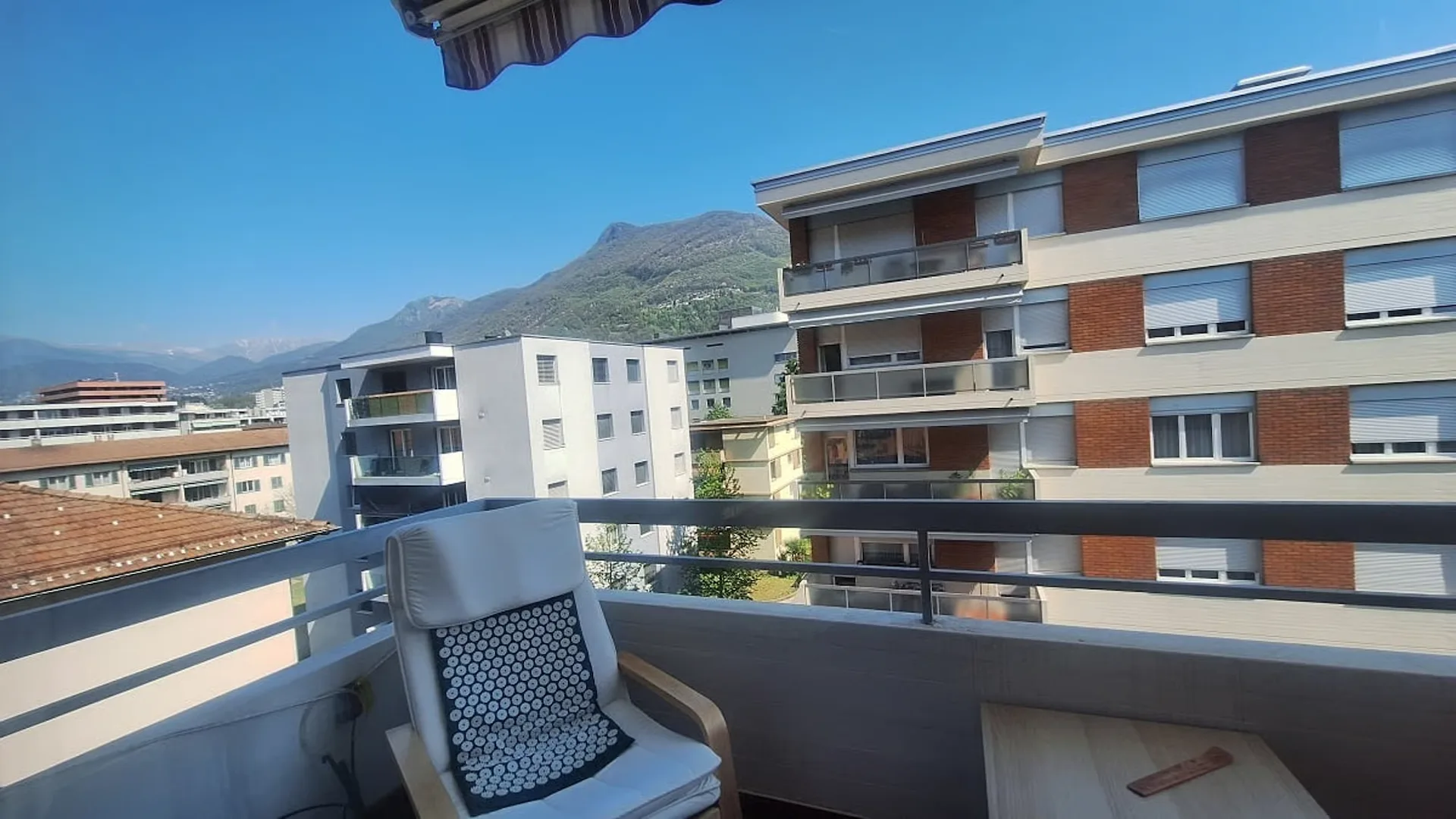 Lugano Zentrum, helles Apartment mit Terrasse, Keller