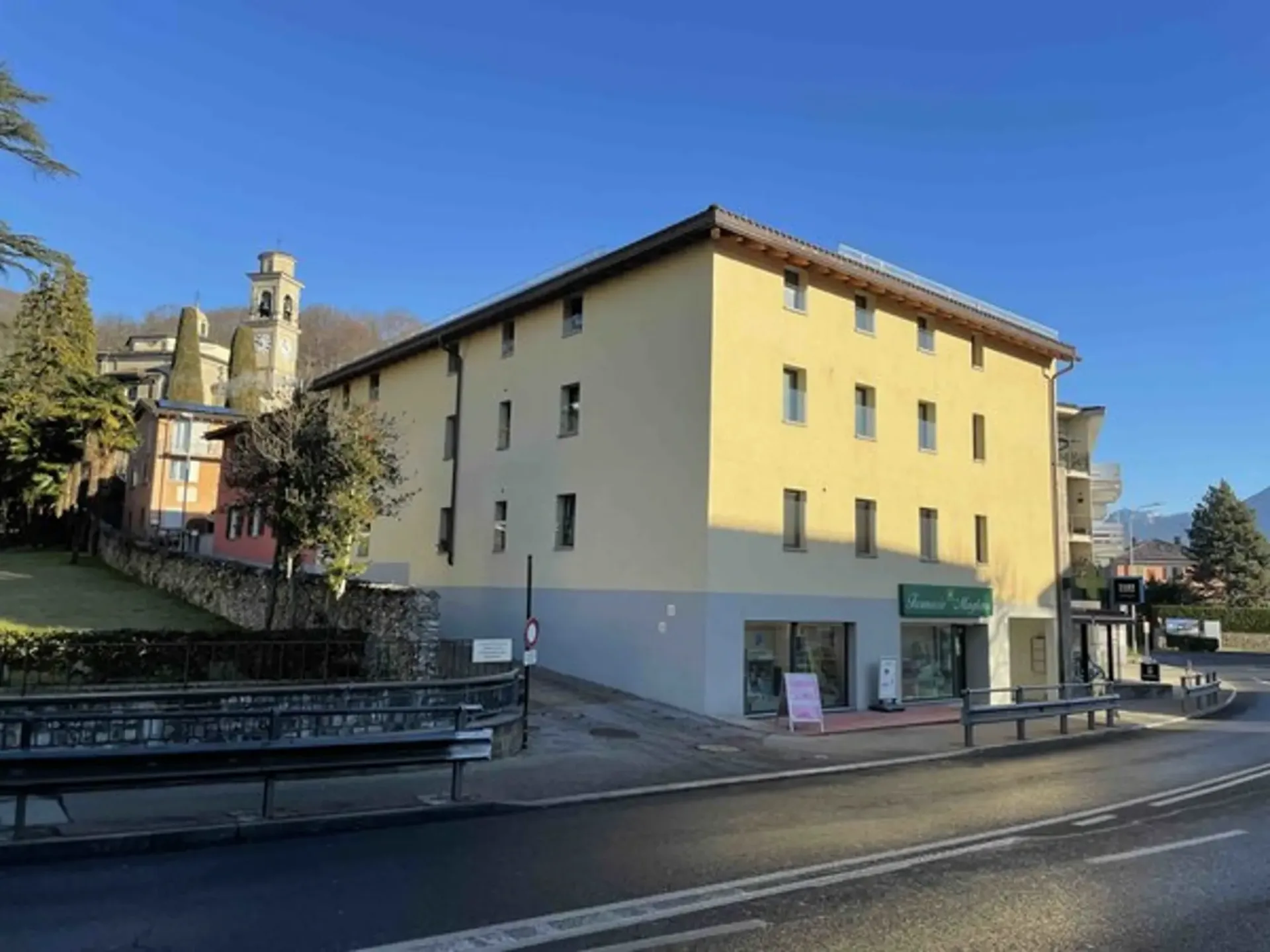 Moderne Dachgeschosswohnung 2.5 Zimmer zu vermieten