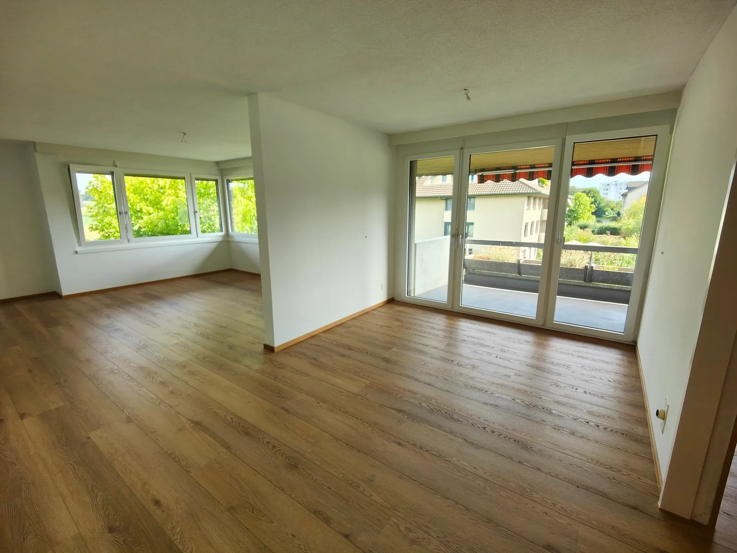 Spacious 4.5-room apartment in a family-friendly neighborhood in Sempach - available immediately!