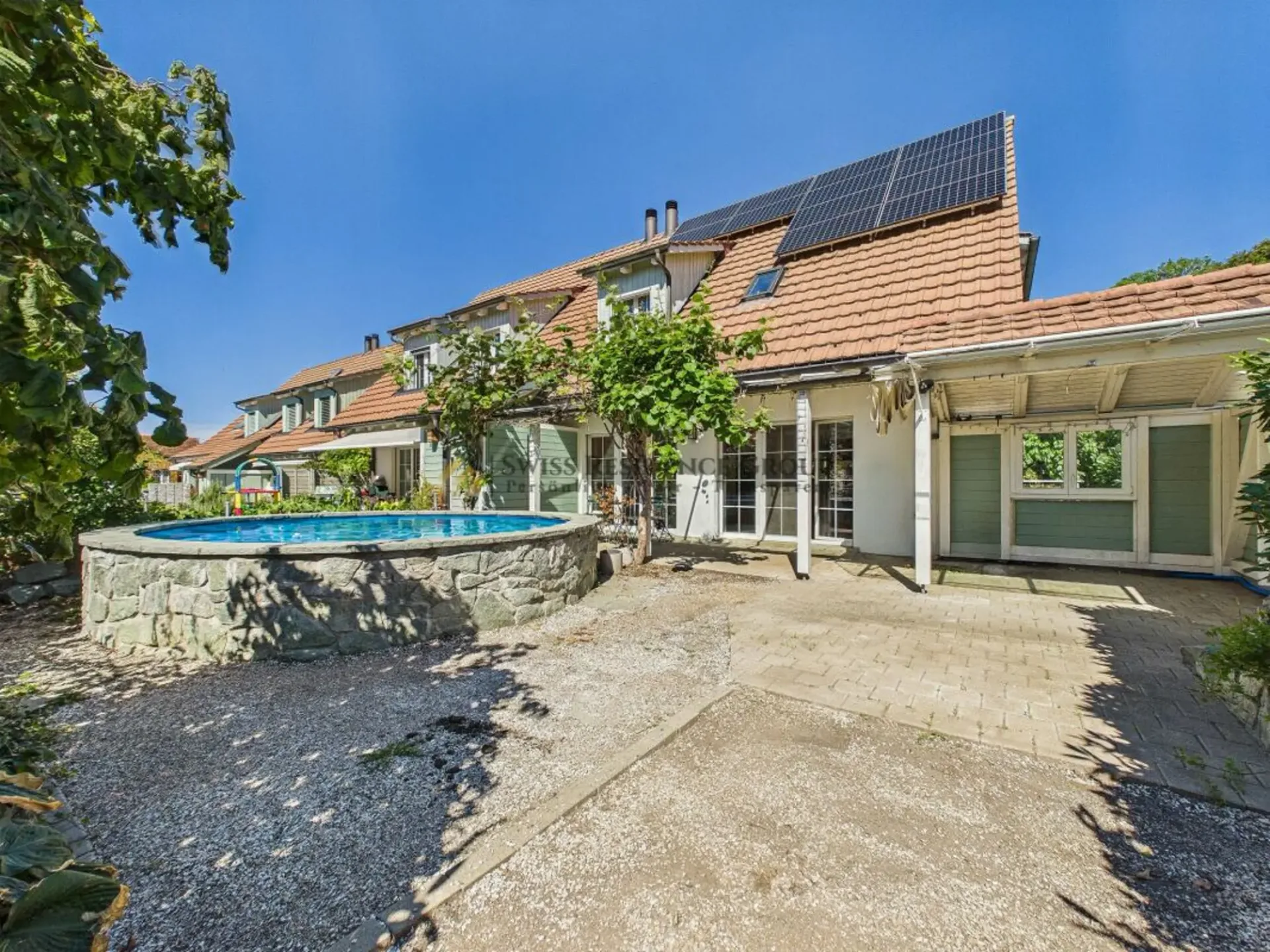 Ein Zuhause mit Charakter - 5.5 Zimmer, Pool, Pizzaofen und viel Lebensqualität