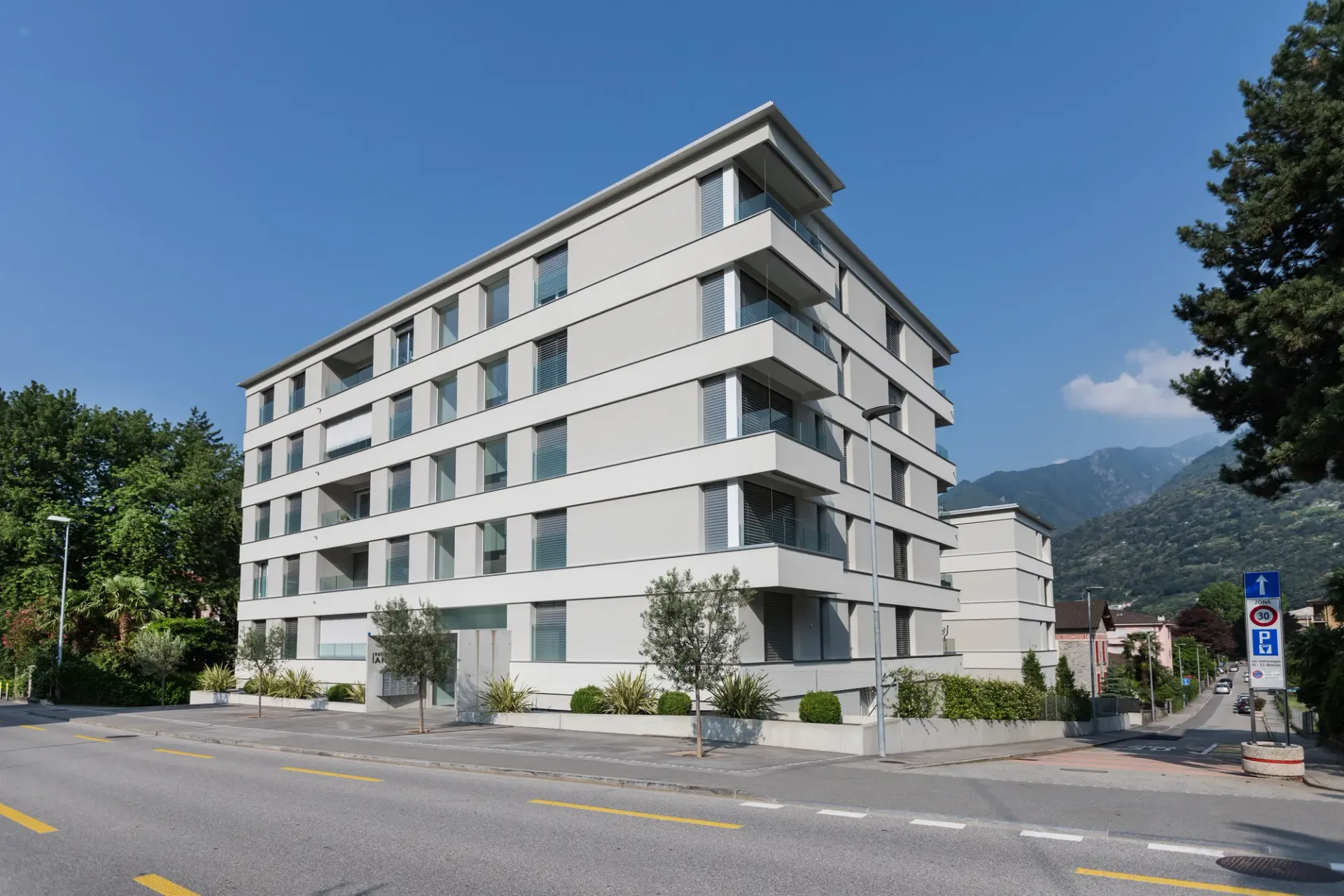 Moderne und helle Residenz Artemisia mit zwei Balkonen