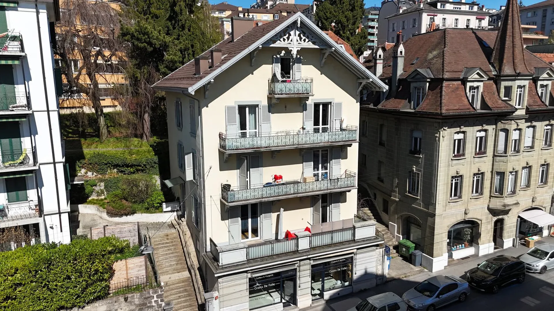 Mietshaus mit 4 Wohnungen und einer Gewerbefläche in Lausanne