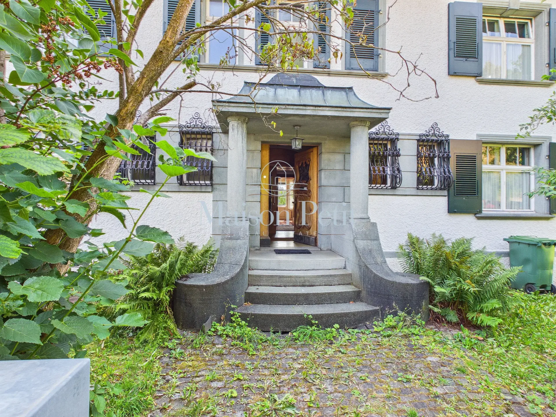 Historic 12.5-room villa with grand development potential