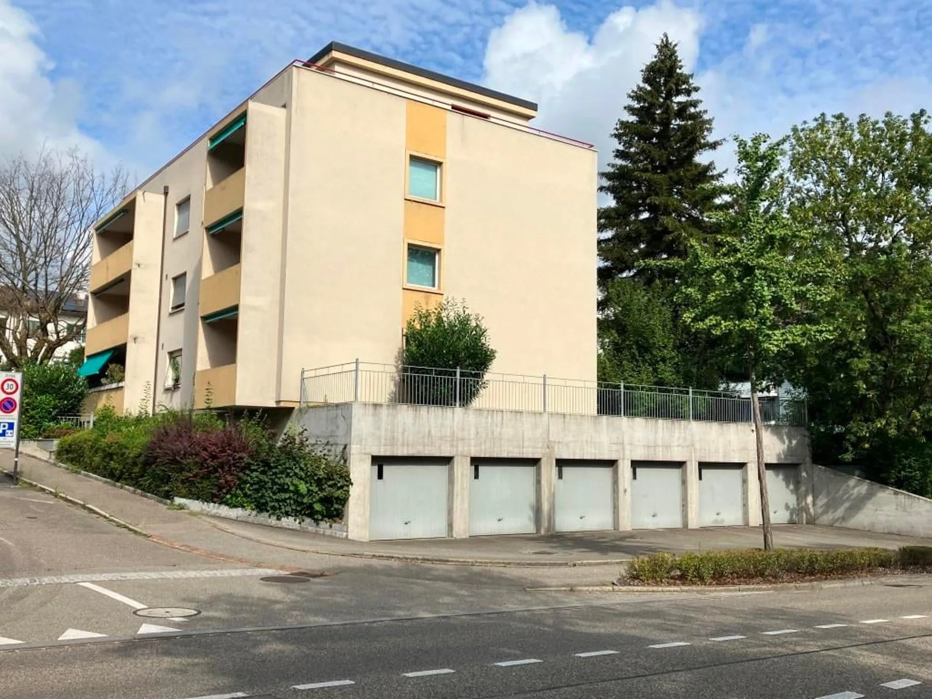 Charmante 4.5-Zimmer-Wohnung mit Balkon in Binningen