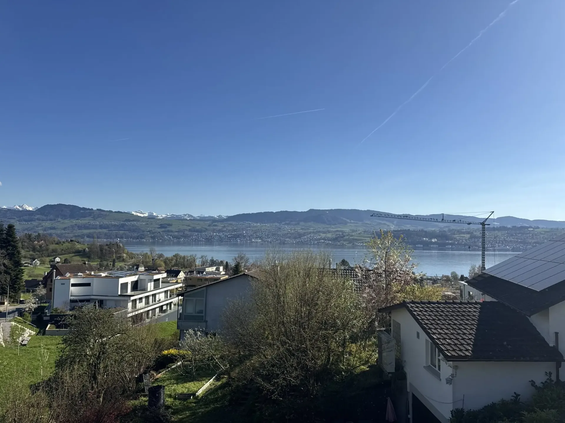 Sonnige Liegenschaft mit See- und Bergsicht – renovieren oder neu bauen in Männedorf