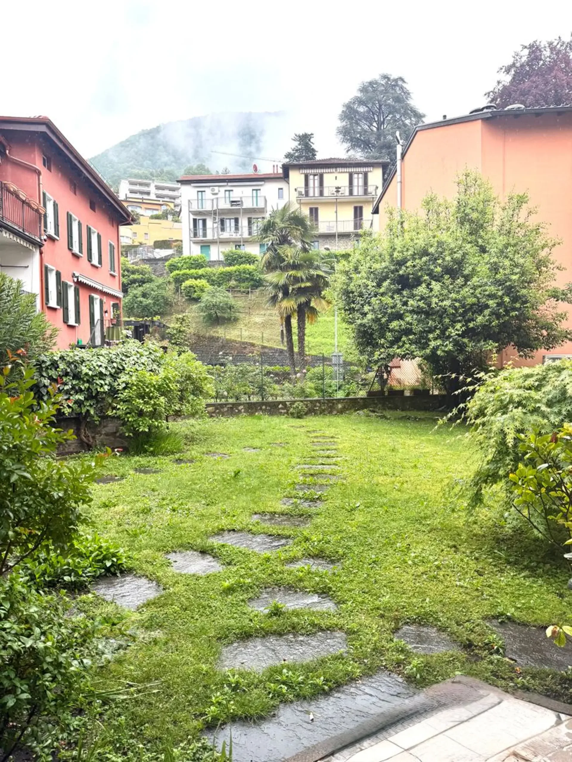 Casetta di nucleo di 3,5 locali con giardino