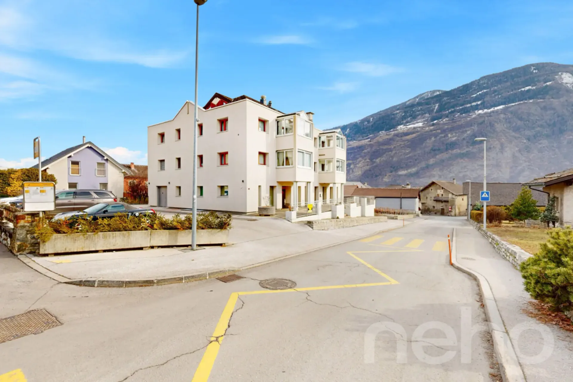 Exclusive: Bright 3-bedroom crossing apartment