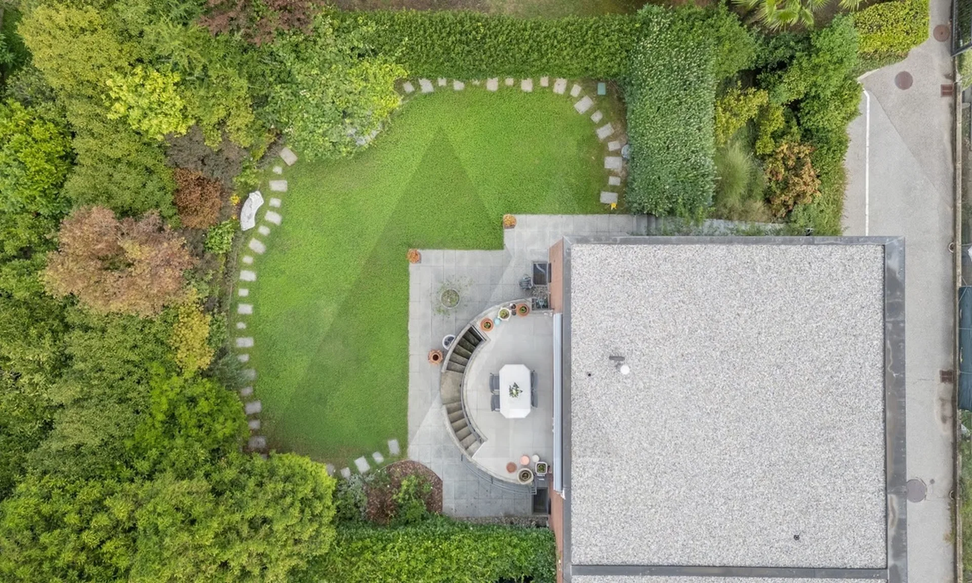 CASA FIRMATA ATTILIO PANZERI CON GIARDINO A GENTILINO