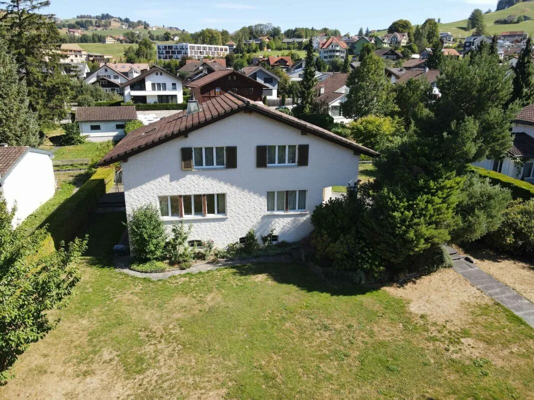 Unique opportunity in top location - living with a view or new building with a future