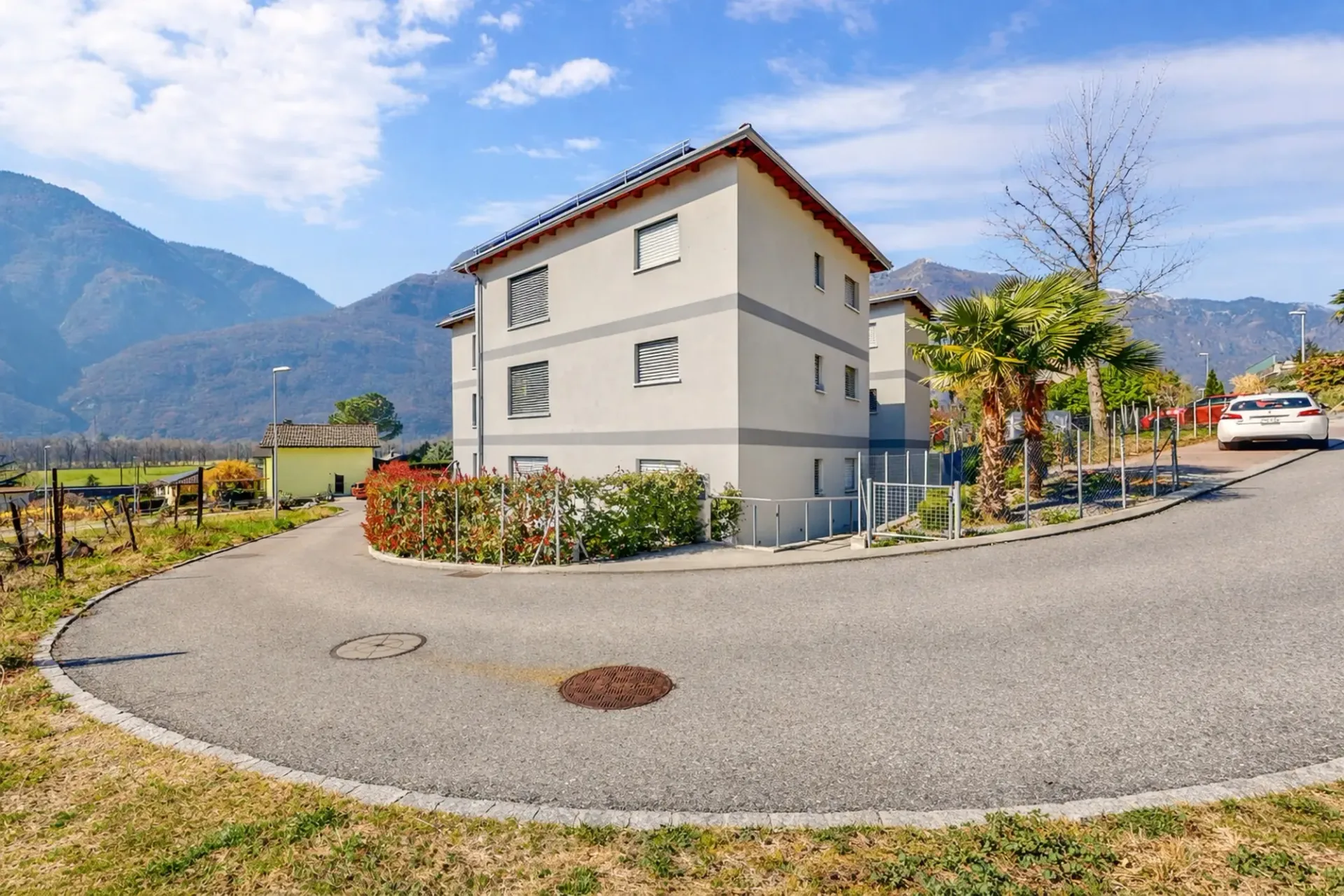 Leben in der Moderne, umgeben von der grünen Landschaft von Cresciano