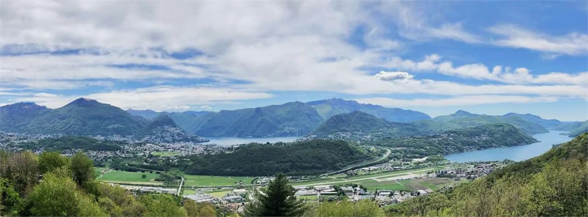Grundstück mit Seeblick und genehmigtem Projekt