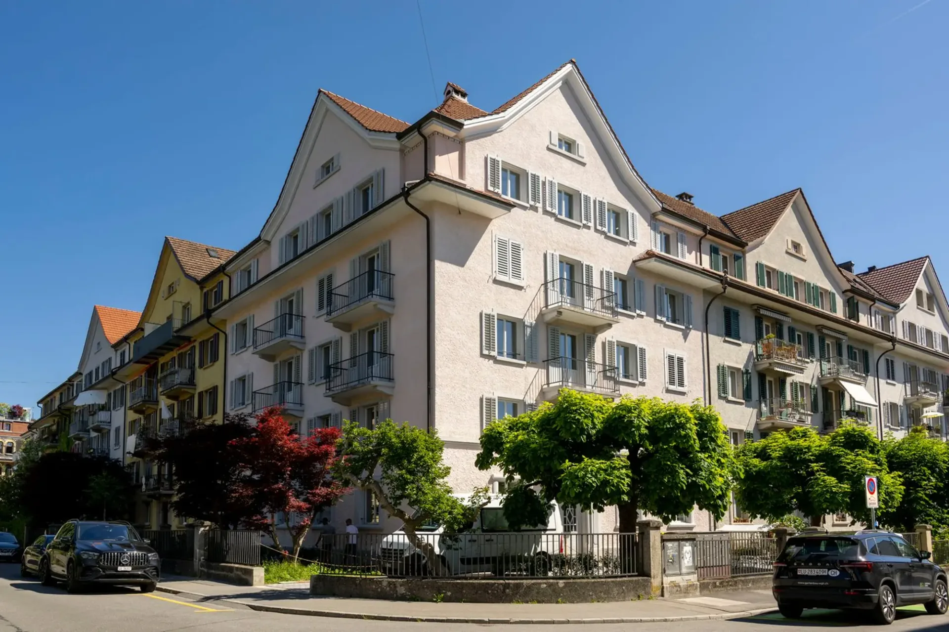 Primo affitto di un delizioso appartamento di 1.5 camere in una posizione tranquilla con un bel cortile interno e vista sul Pilatus