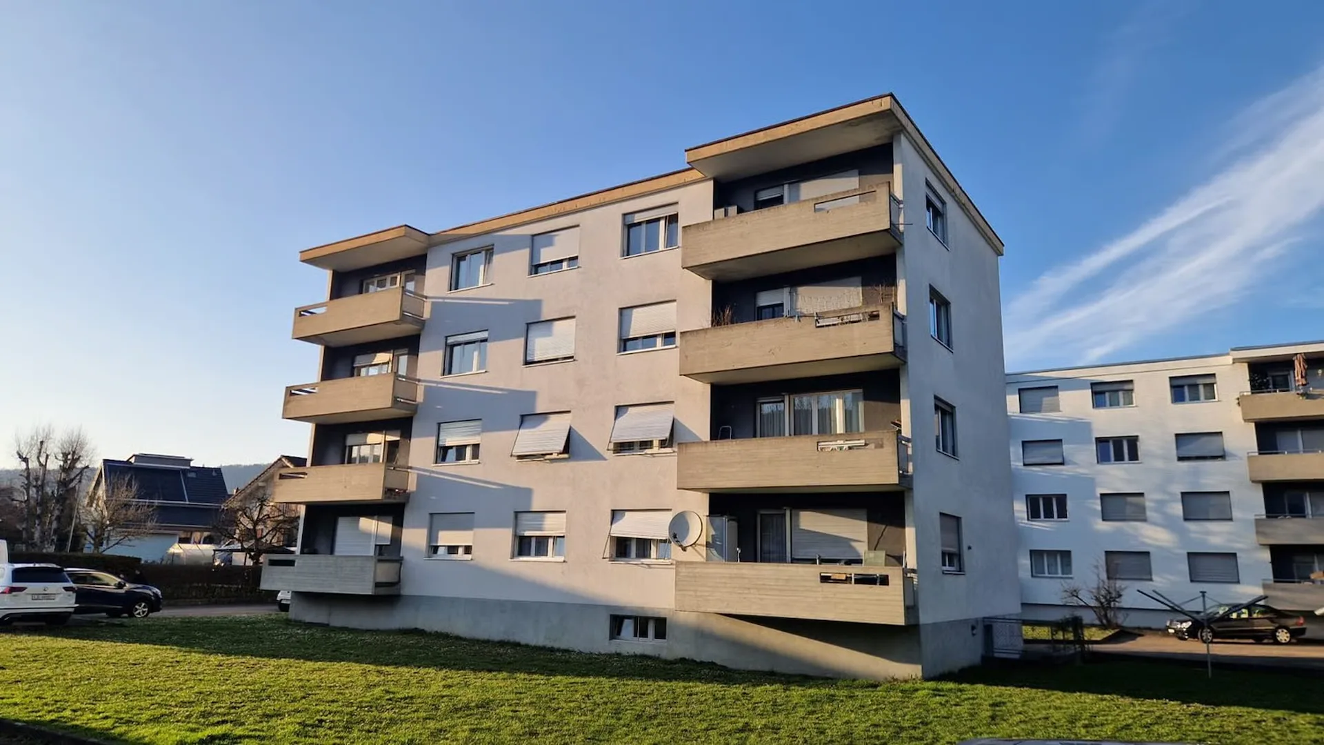 Insieme di due edifici residenziali con 16 appartamenti a Bassecourt