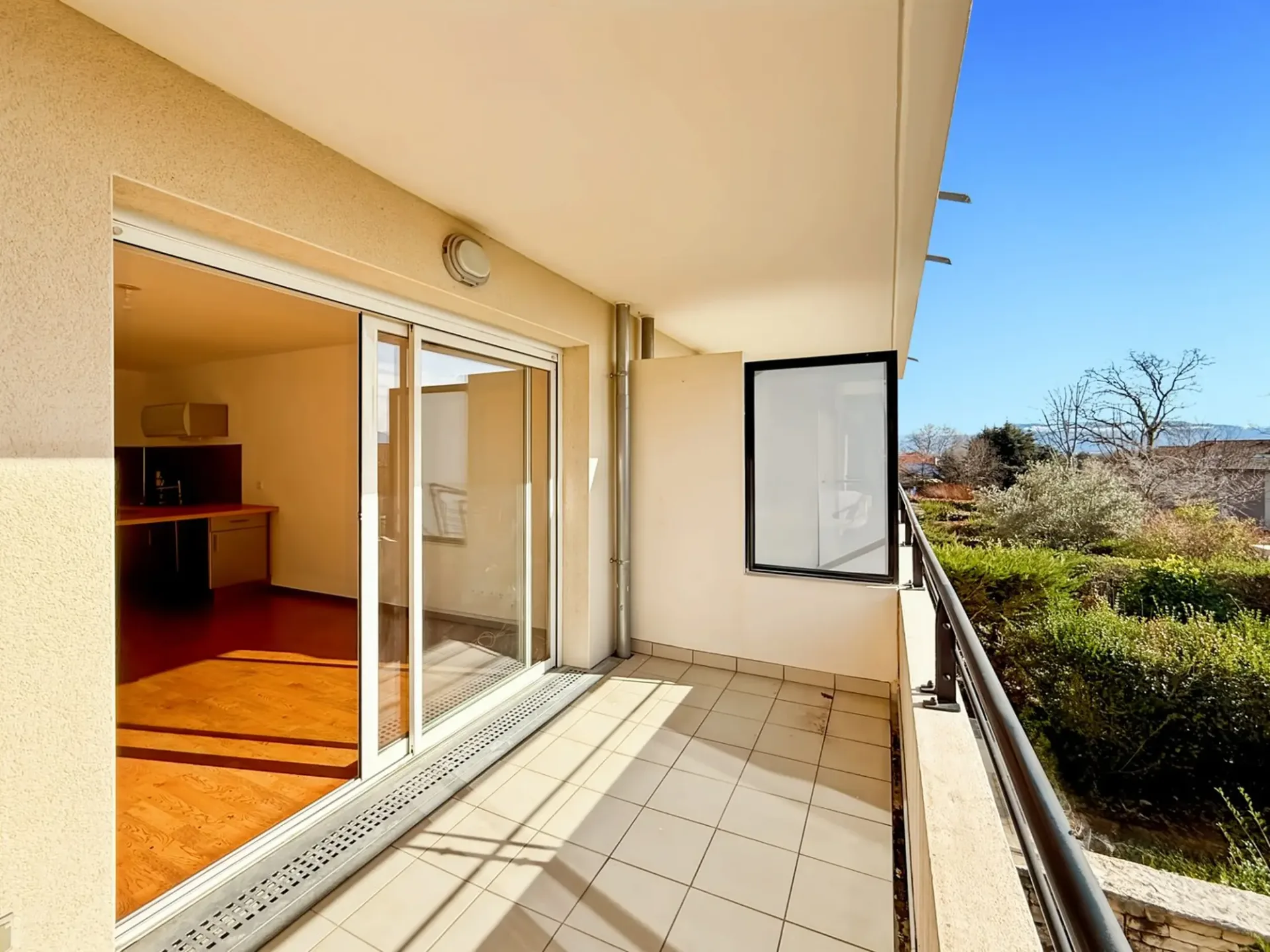 Charmantes 2-Zimmer-Wohnung mit Balkon und Pool in Prévessin-Moëns