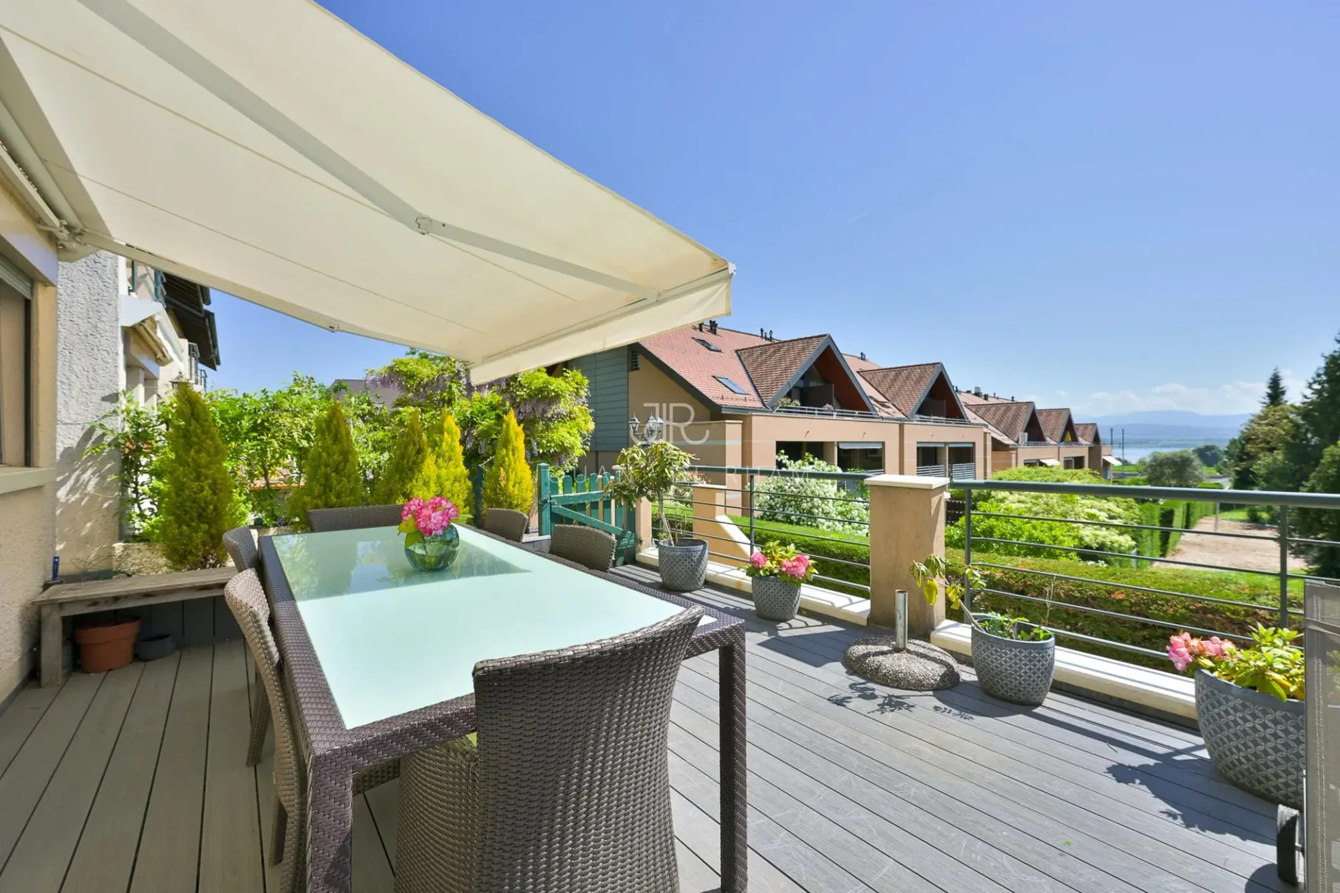 Founex | Reihenhaus mitten im Dorf - Seeblick