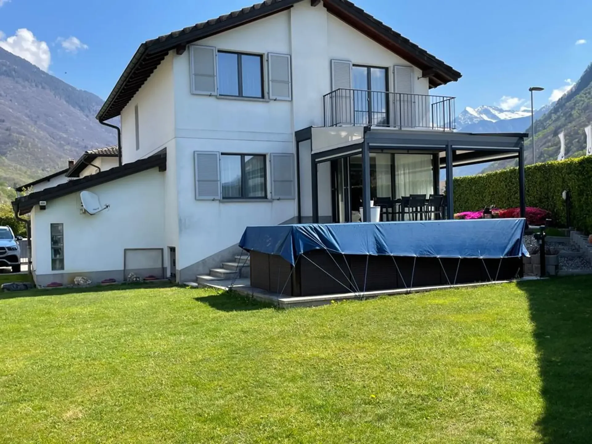 Beautiful Single-Family House with 4.5 Rooms in Castione