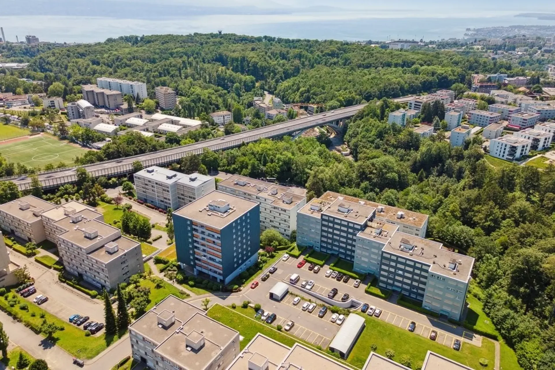 Suchen Sie eine Garage in der Nähe von Chuv und der Autobahn?