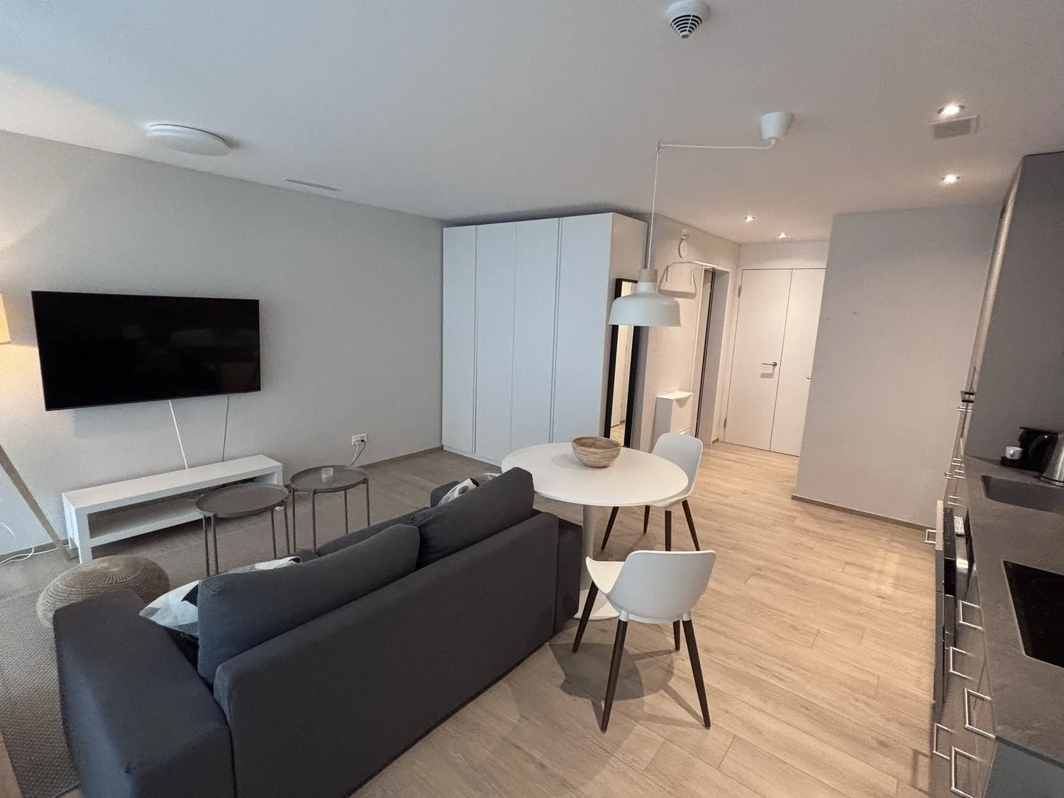 1½ ZI-WOHNUNG IN NEUHAUSEN AM RHEINFALL (SH), MÖBLIERT, TEMPORÄR