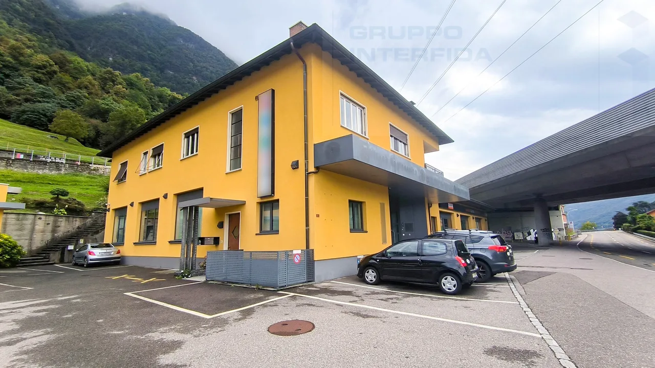 SPAZIOSO E MODERNO UFFICIO AMMOBILIATO