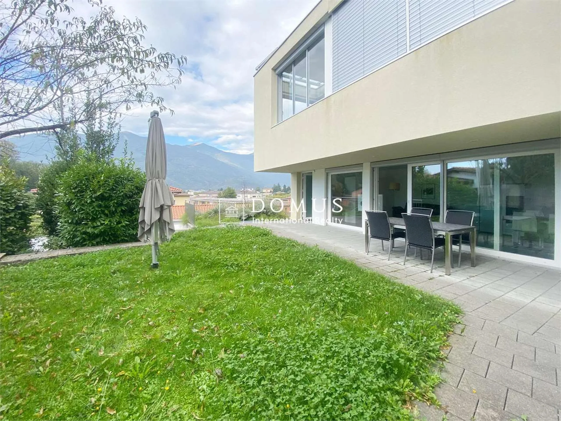 Neue 2,5-Zimmer-Wohnung mit eigenem Garten