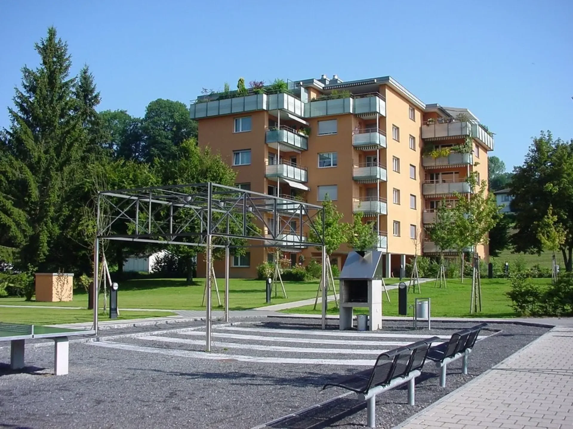 2.0 Zimmer Wohnung mit Gartensitzplatz