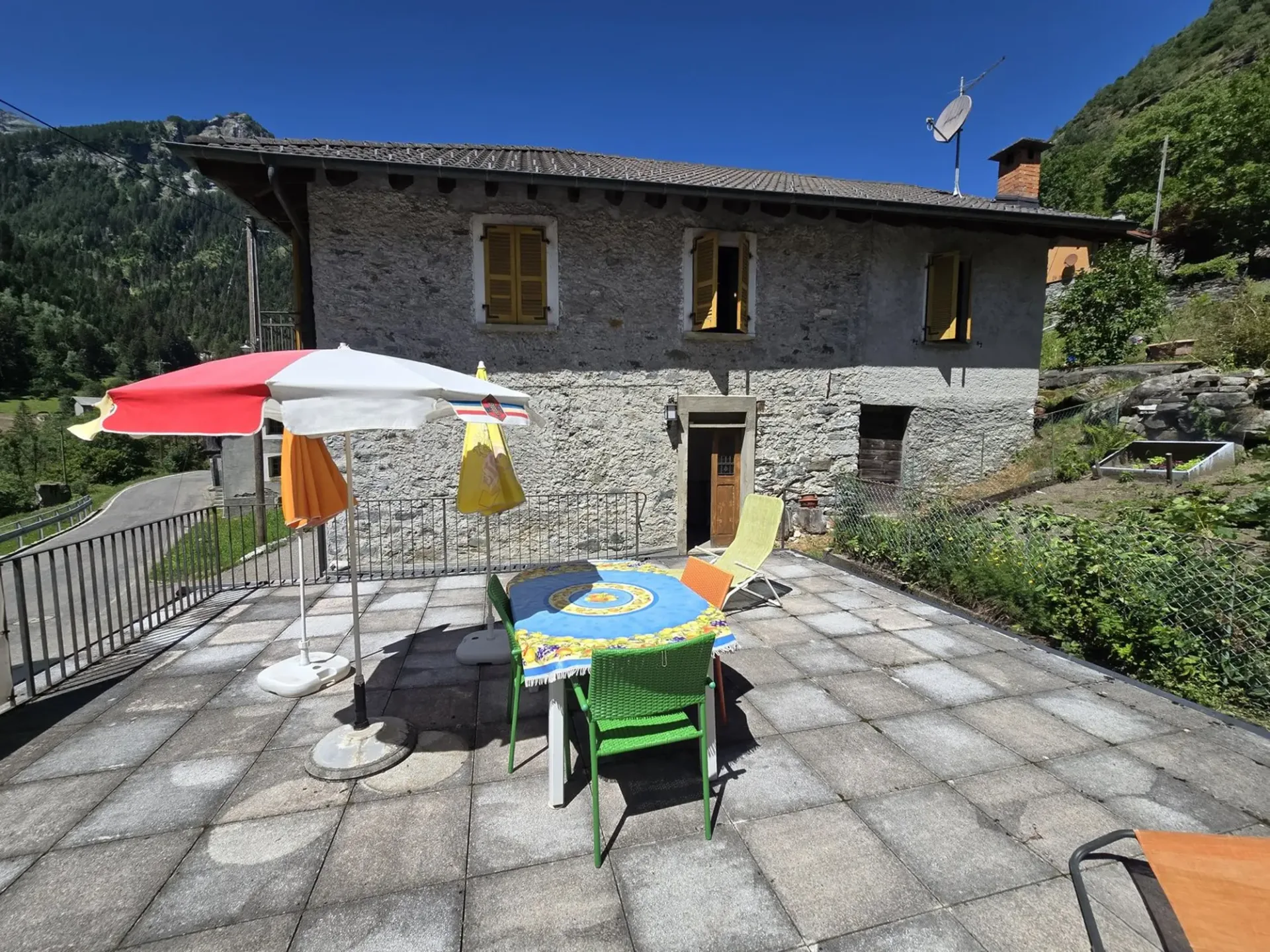 Großes Haus mit Garten, Garage und herrlicher Aussicht