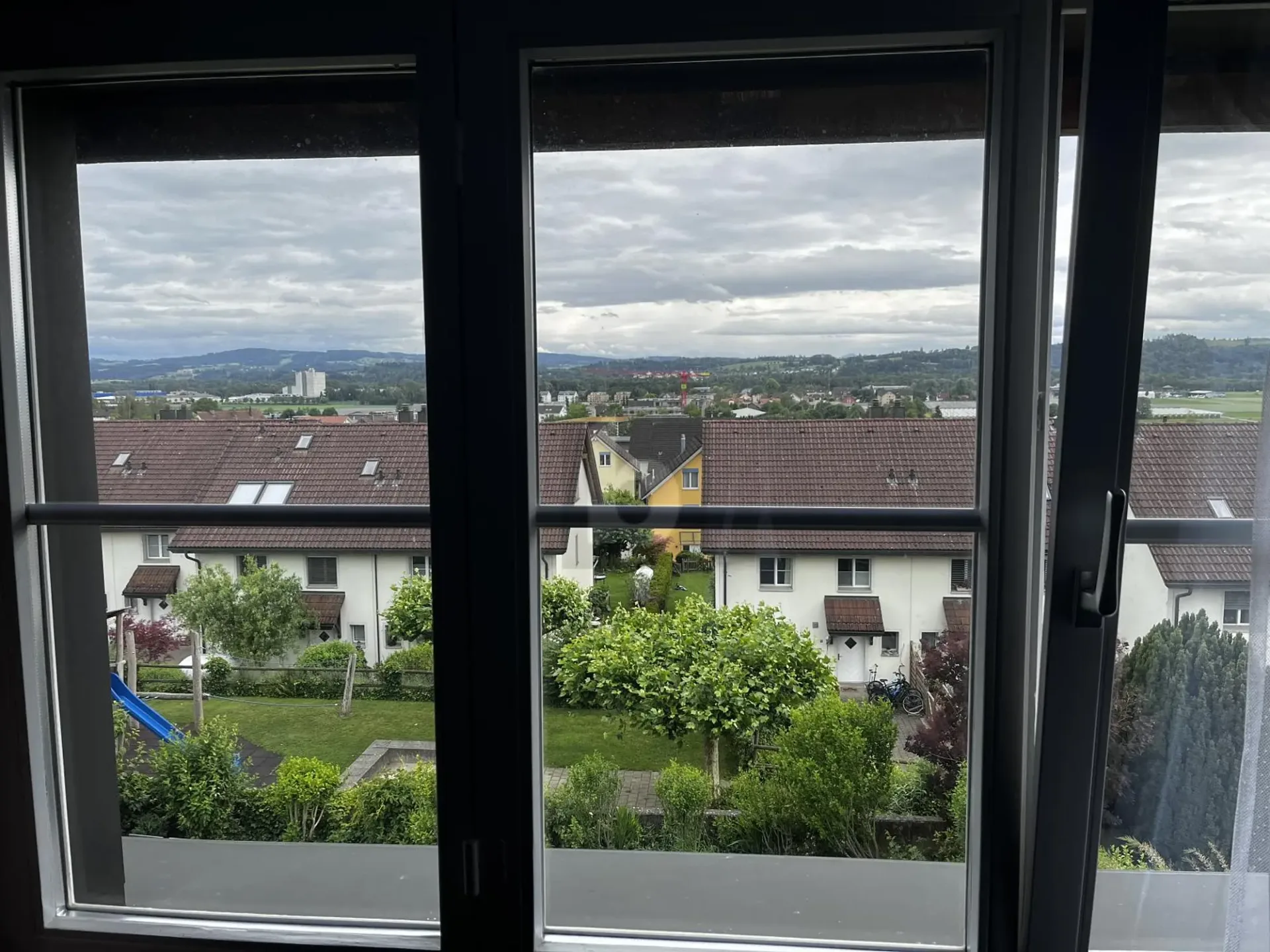 FAMILIENFREUNDLICH MIT GARTEN!