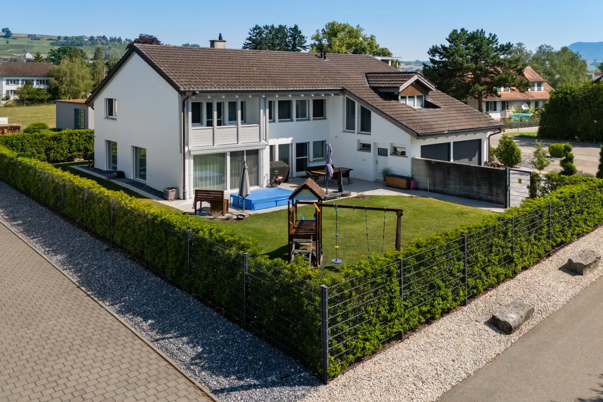 Habitation moderne au niveau le plus élevé avec espace de pratique loué