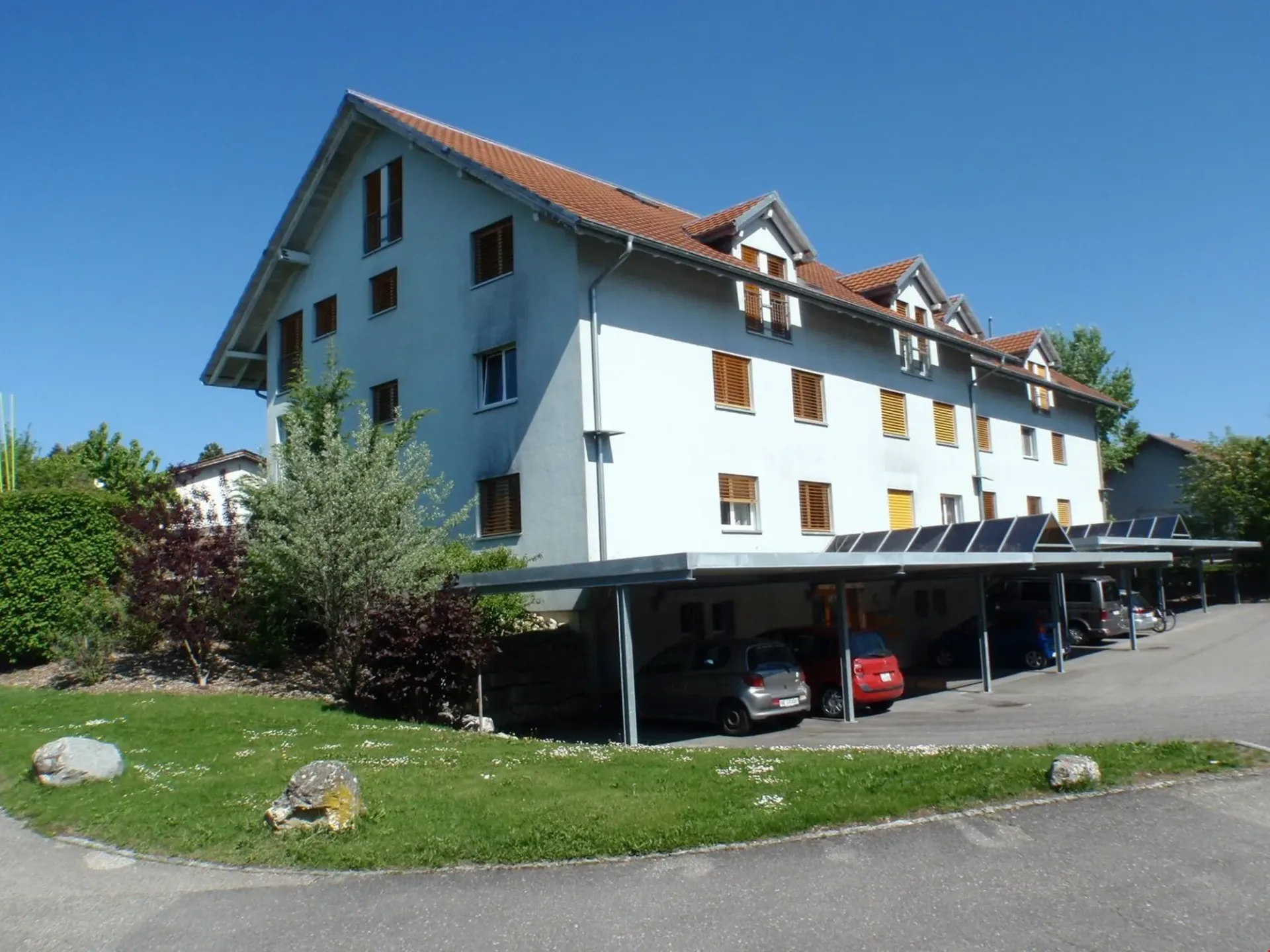 Appartement charmant de 4,5 pièces avec balcon à Ins