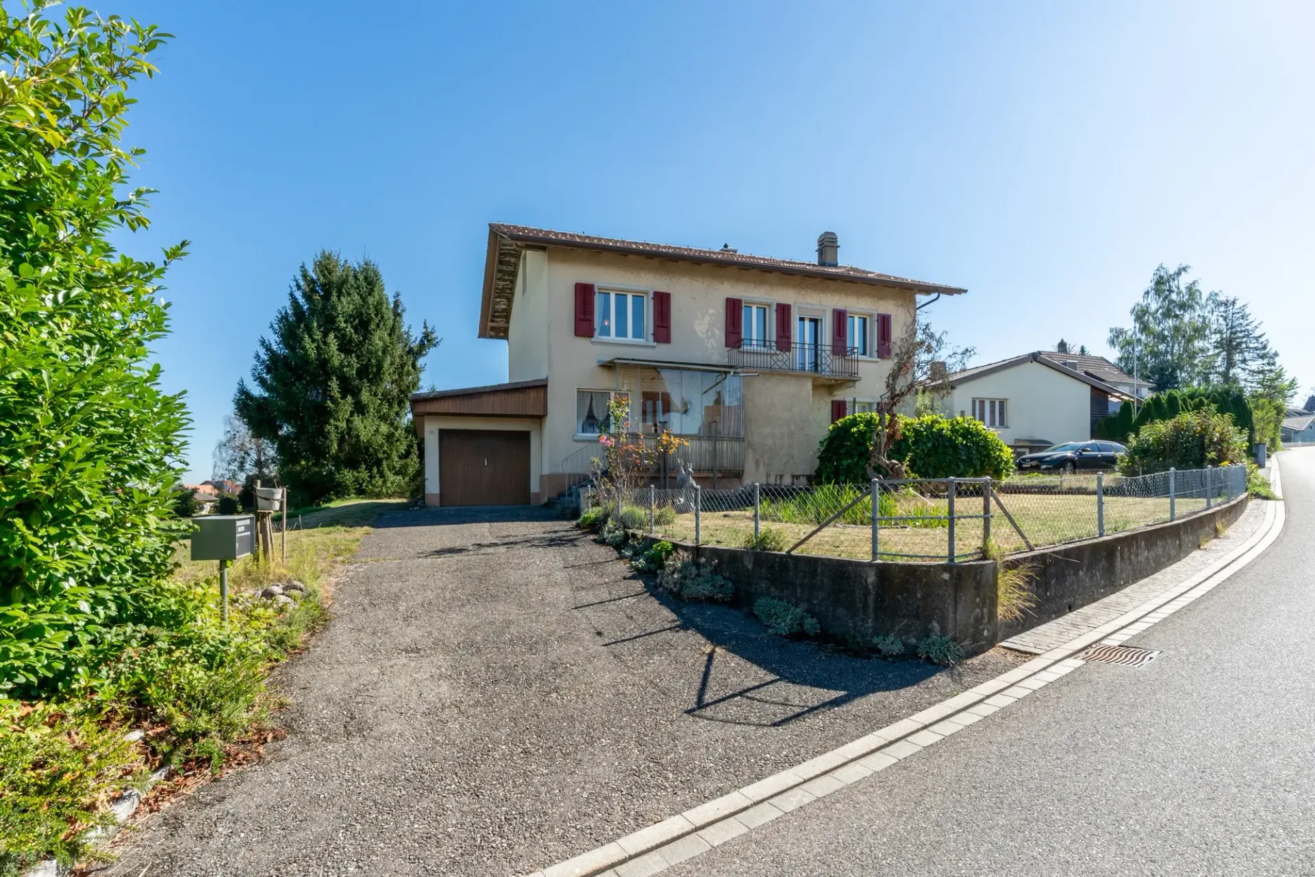 6.5-Zimmer-Einfamilienhaus mit grosser Gartenfläche und Raum für Ideen