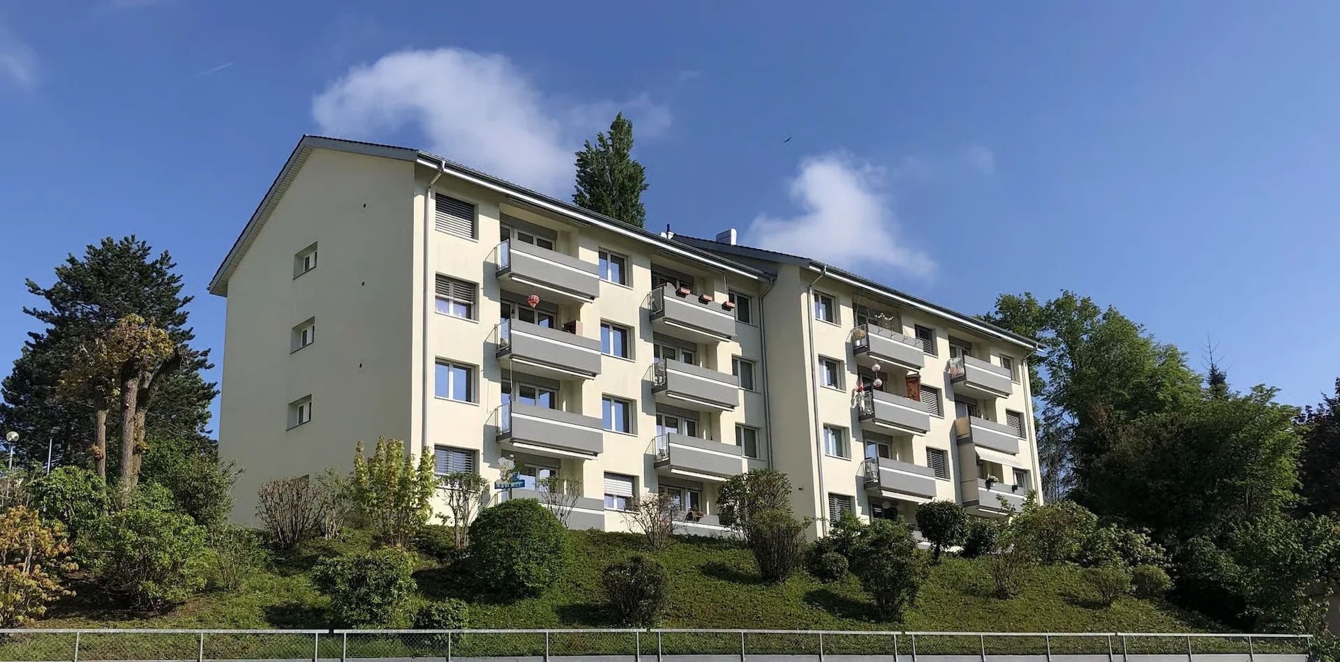 Wohnen mit Aussicht - 3.5 Zimmerwohnung zu vermieten