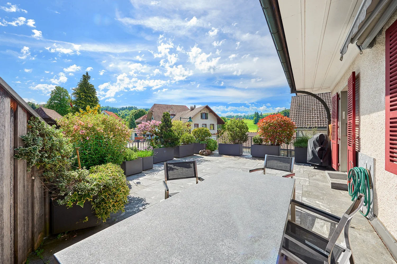 Maisonettewohnung mit grosser Terrasse, Zentrum Niederscherli