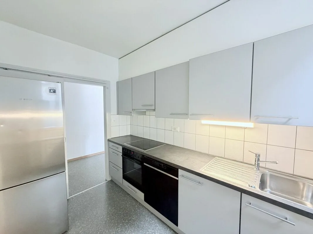 GERÄUMIGES 4.0 ZIMMER APARTMENT MIT 92 M² IM HERZEN VON LOCLE!