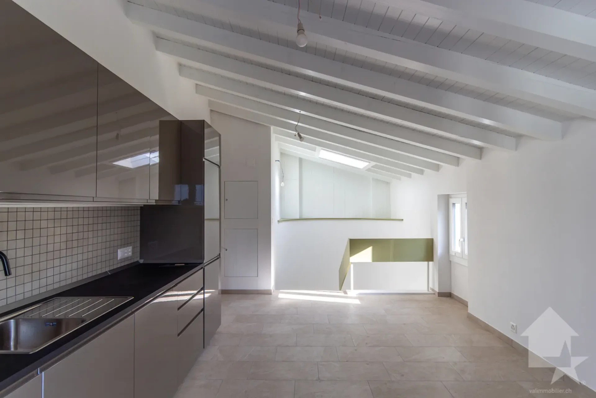 Dachgeschoss 3.5 Zimmer Duplex renoviert mit Balkon und herrlicher Aussicht