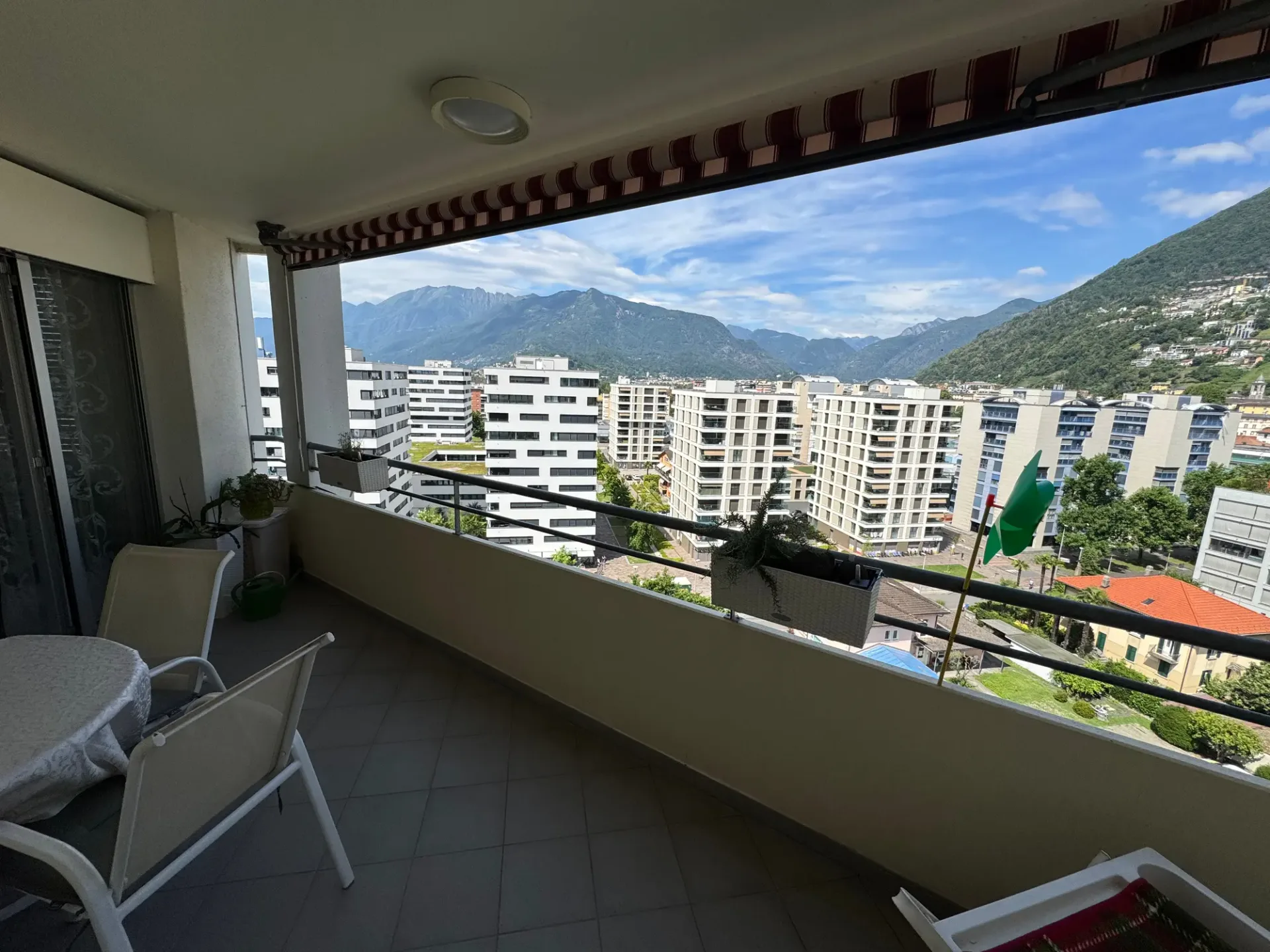 Vendesi appartamento 2.5 locali al 9. piano Palazzo Panorama a Locarno