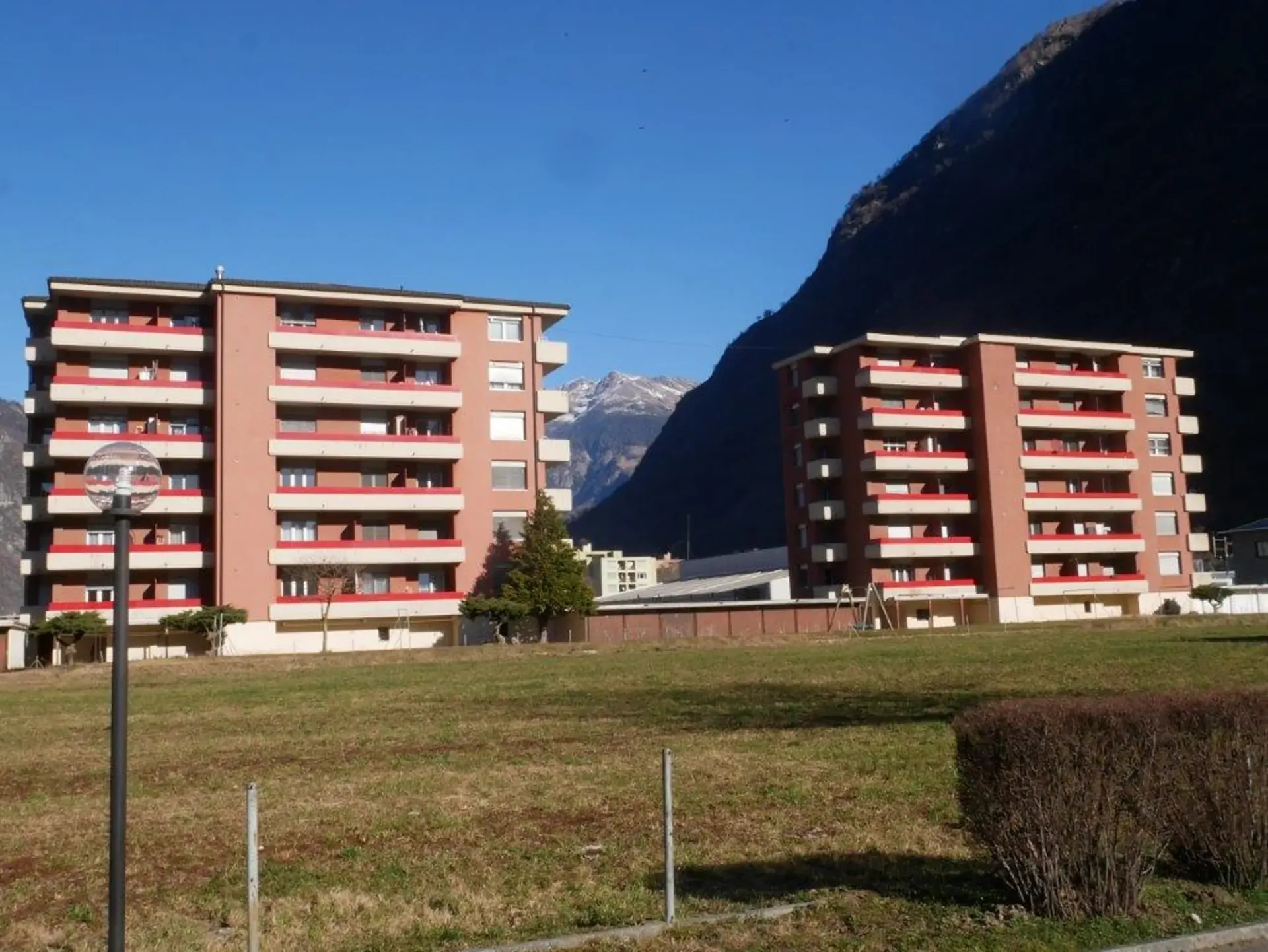 Helles 2-Zimmer-Wohnung mit Balkon und Bergblick in Biasca