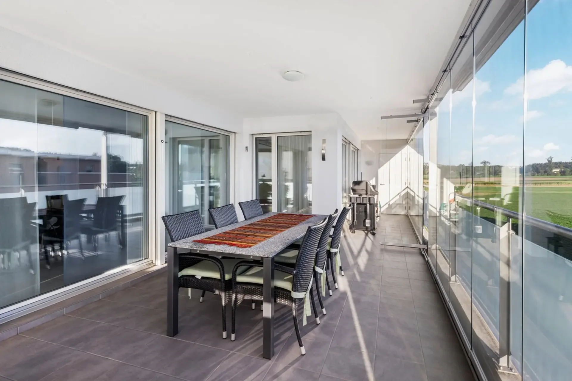 Grosszügige 5½-Zimmer-Wohnung mit 33 m² Eckbalkon und Weitblick ins Grüne