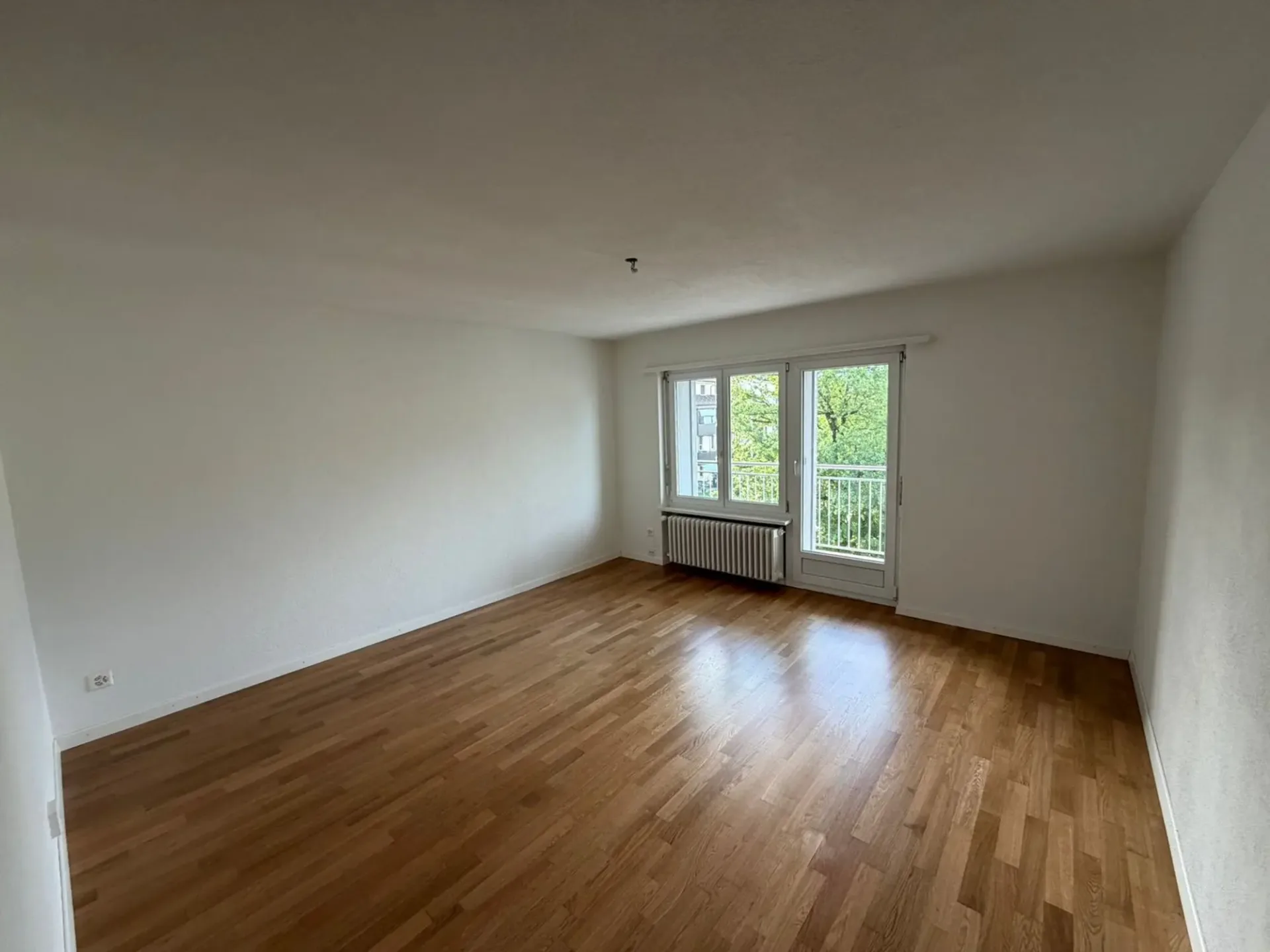 Ab sofort: Helle 3.5-Zimmer-Wohnung mit Balkon in Rüti ZH