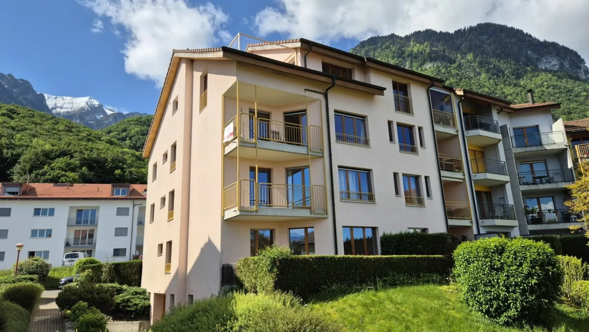 Appartement 4.5 Zimmer mit Balkon und Seeblick (2. Stock)