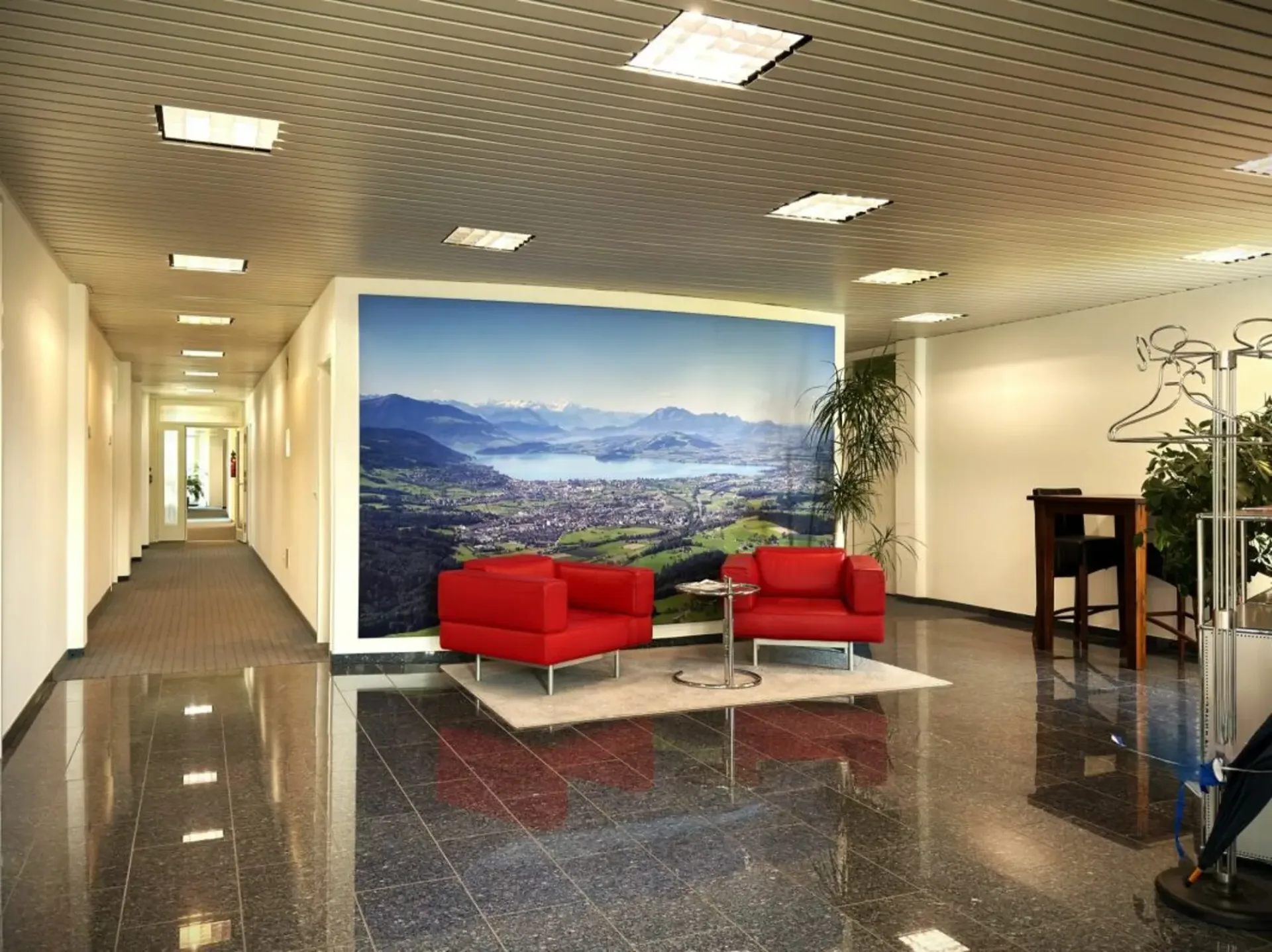 60 m2 plus Büro in Baar mit Sitzungszimmer, Lounge, Küche und WC