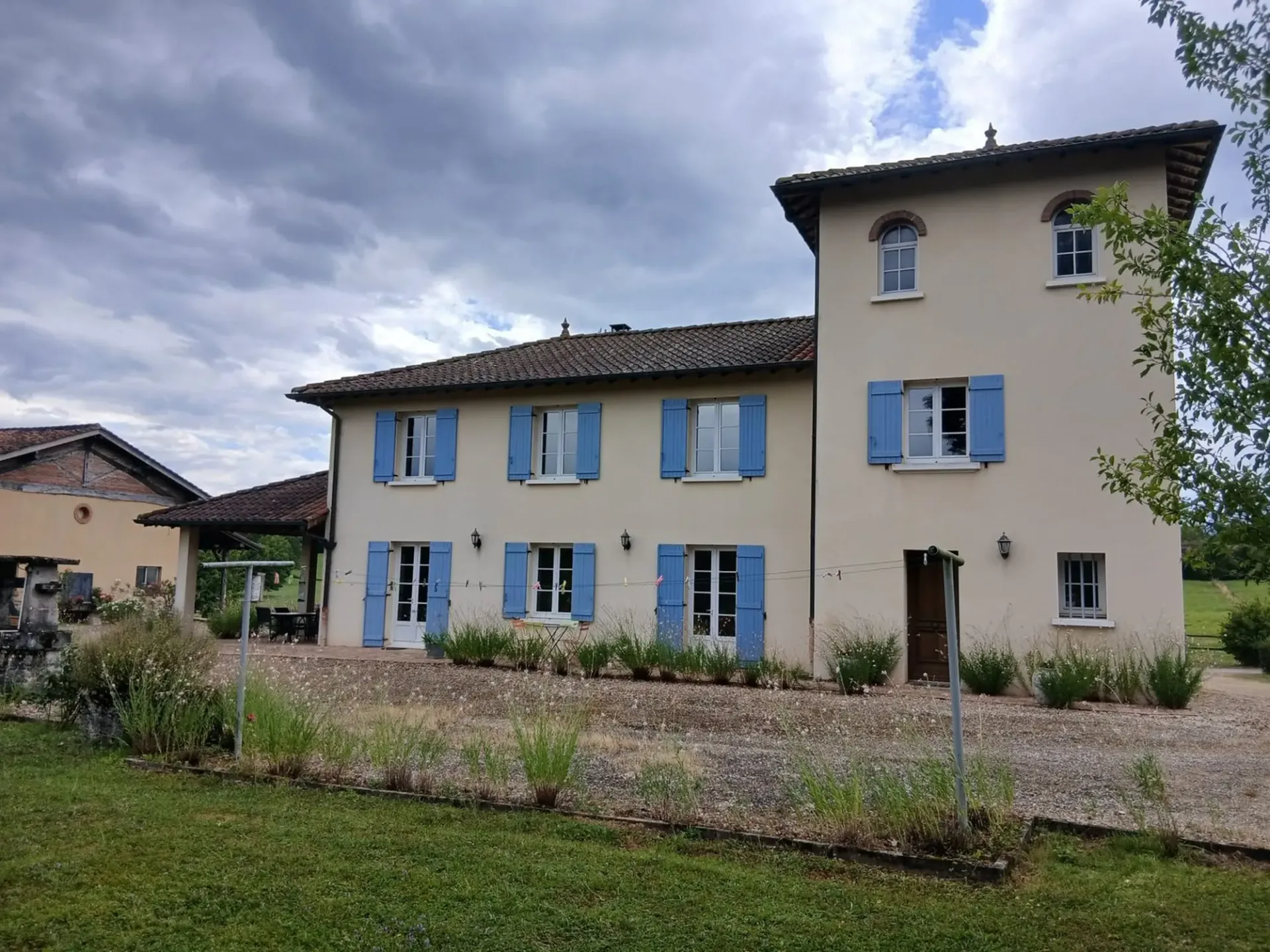 Pferde-Anwesen mit Charme von 6 Hektar, 231 m² Wohnfläche und Nebengebäuden
