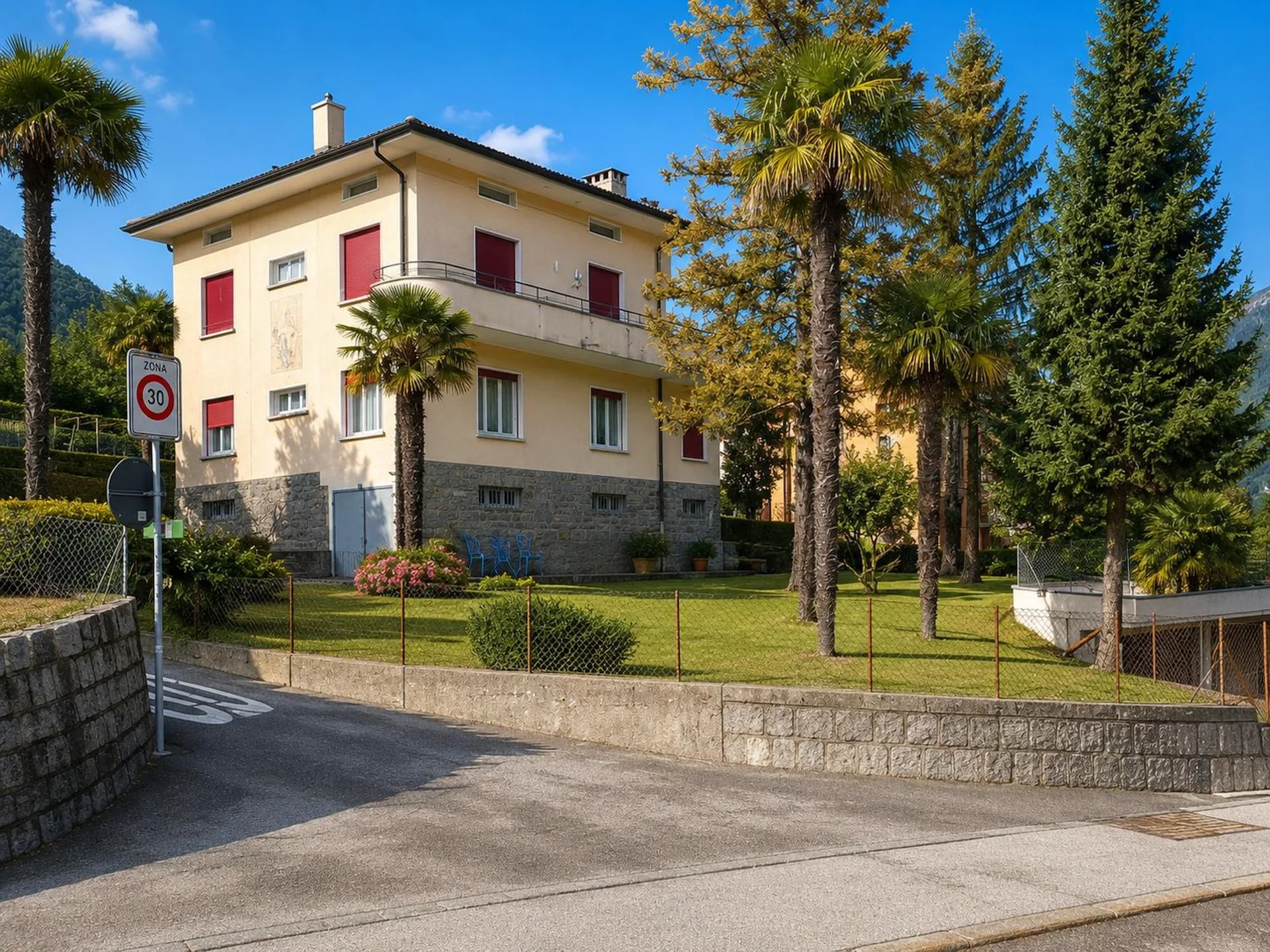 Mehrfamilienhaus