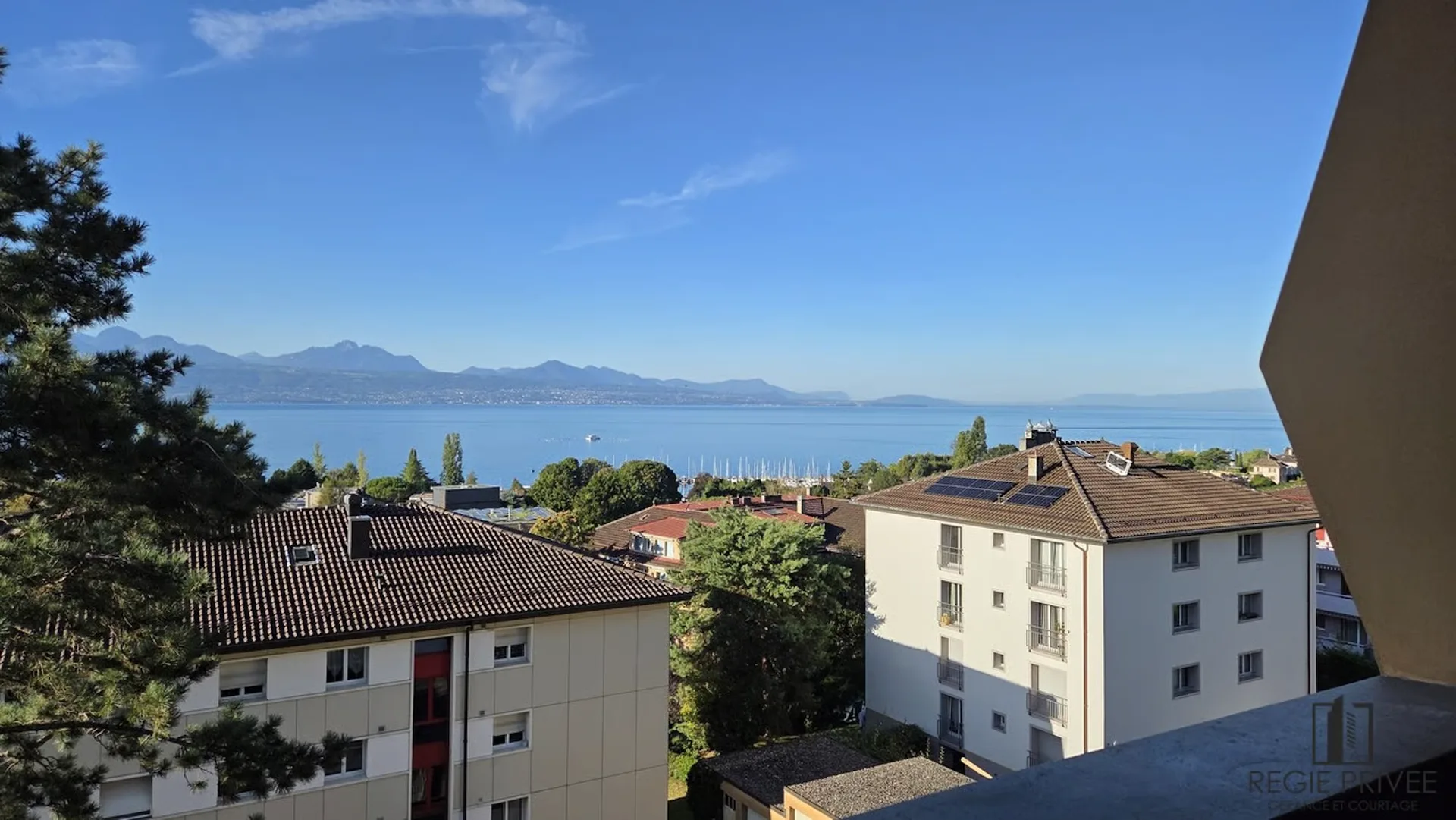 Wohnung mit 2.5 Zimmern renoviert mit Seeblick