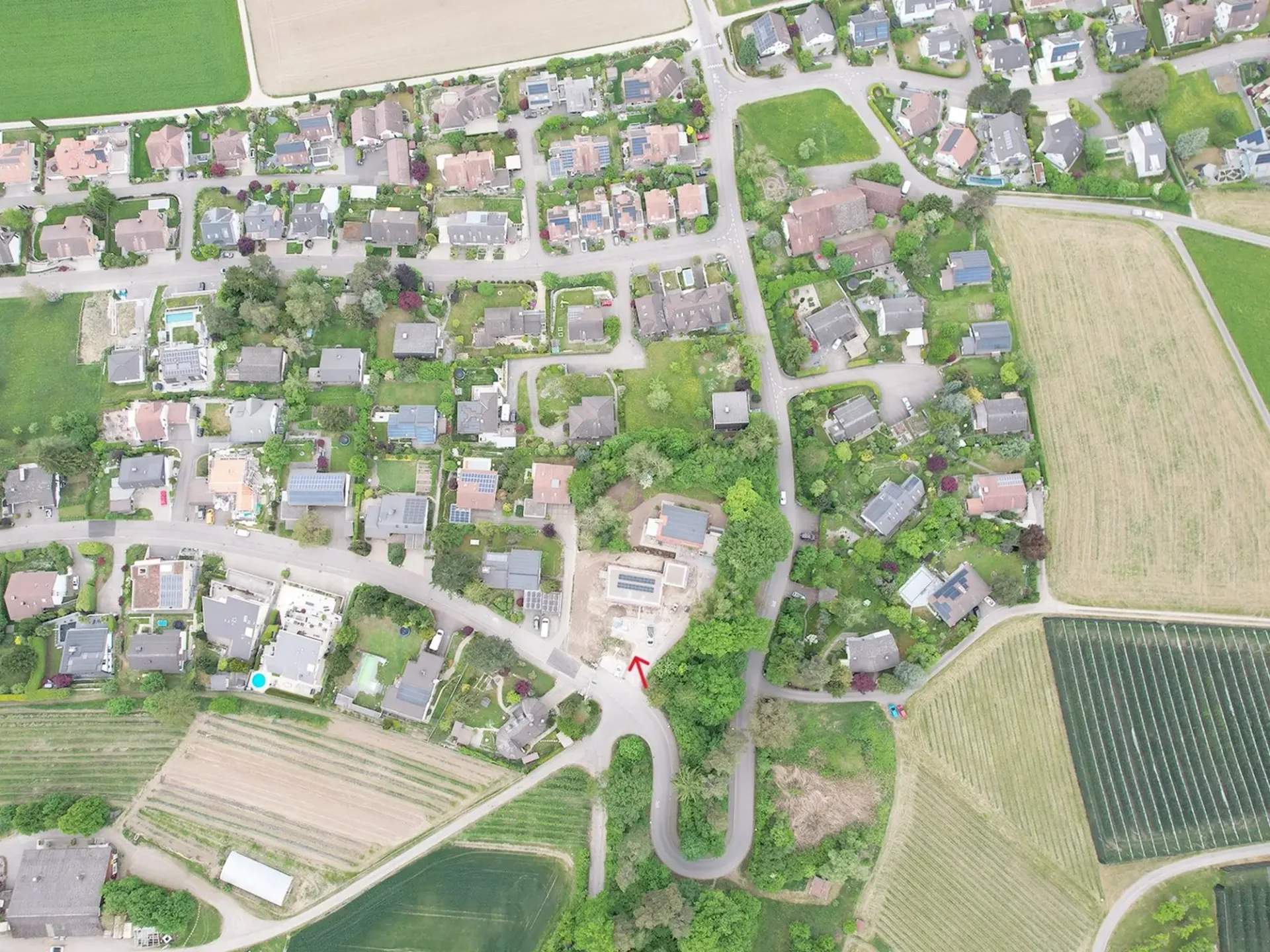 Neubau mit Weitblick: freistehendes Einfamilienhaus an privilegierter Lage