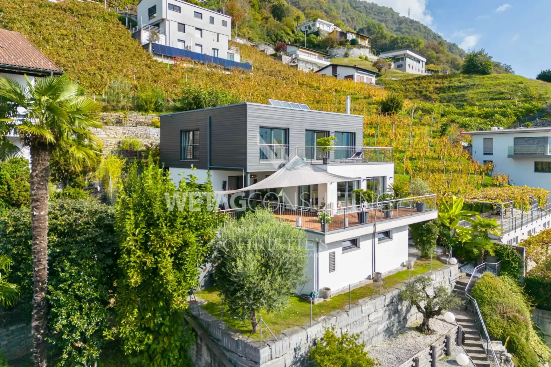 Moderne Villa mit grossen Terrassen, Panoramablick & Garten zu verkaufen in Gordola