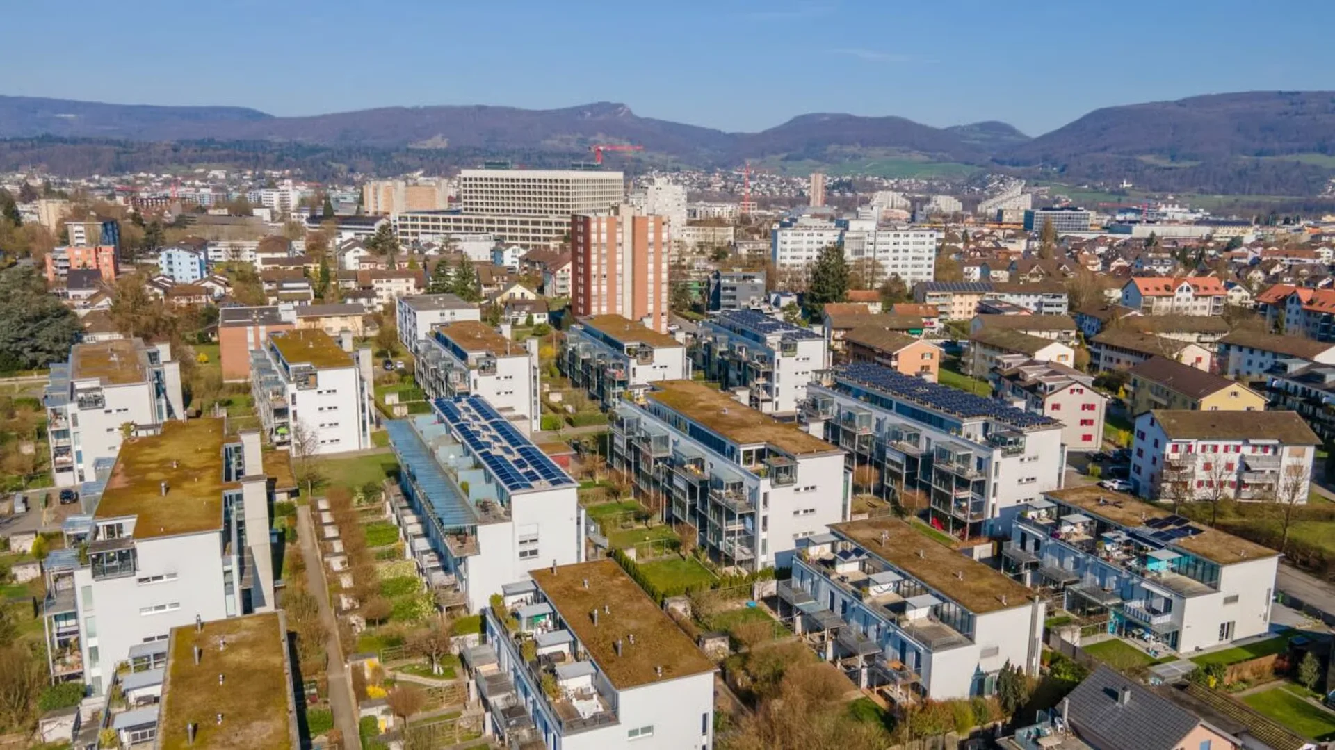 Grosszügige 3.5-Zimmer Wohnung mit Wintergarten in Stadtnähe