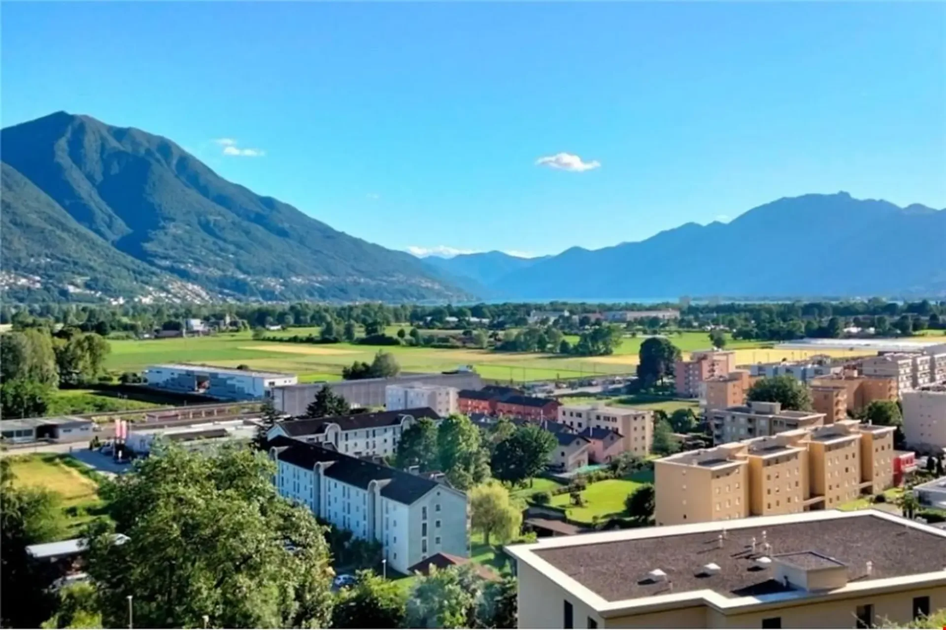 Lavertezzo Piano, Neues Einfamilienhaus mit Garten und freier Sicht