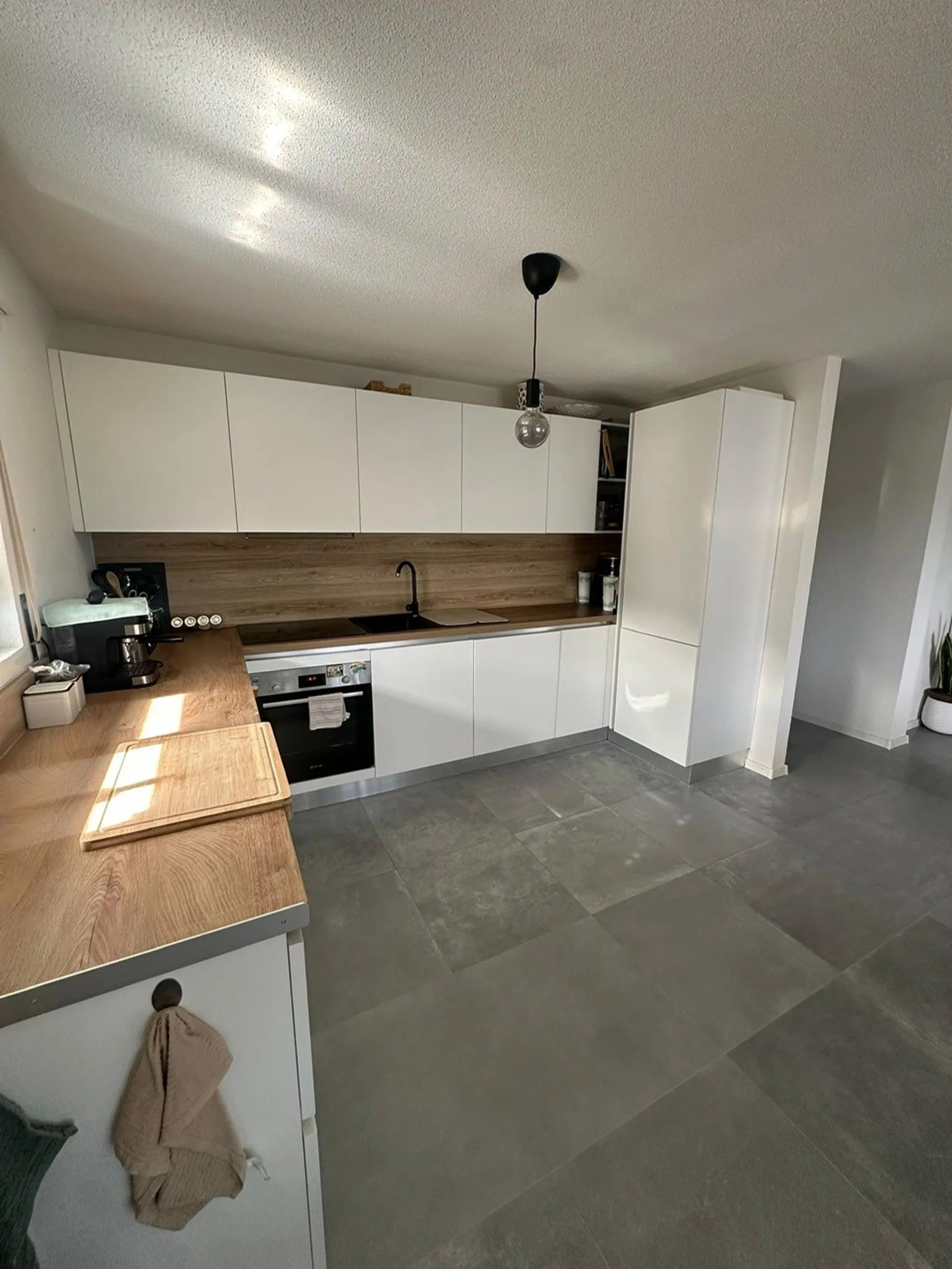 Große 3.5-Zimmer-Wohnung mit 10m2-Balkon und Parkplatz
