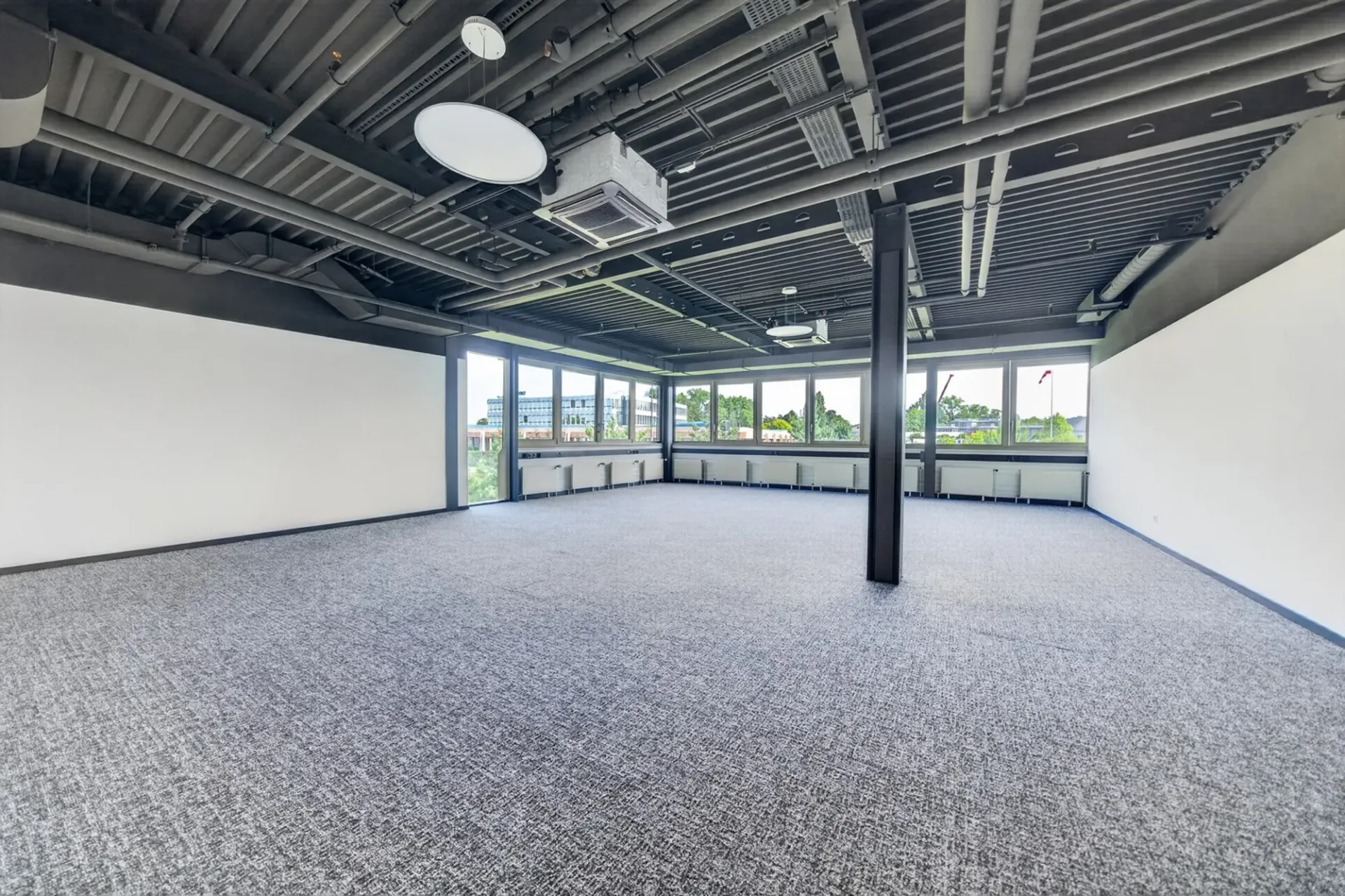 Büros von 100m2 zur Miete in Saint-Sulpice