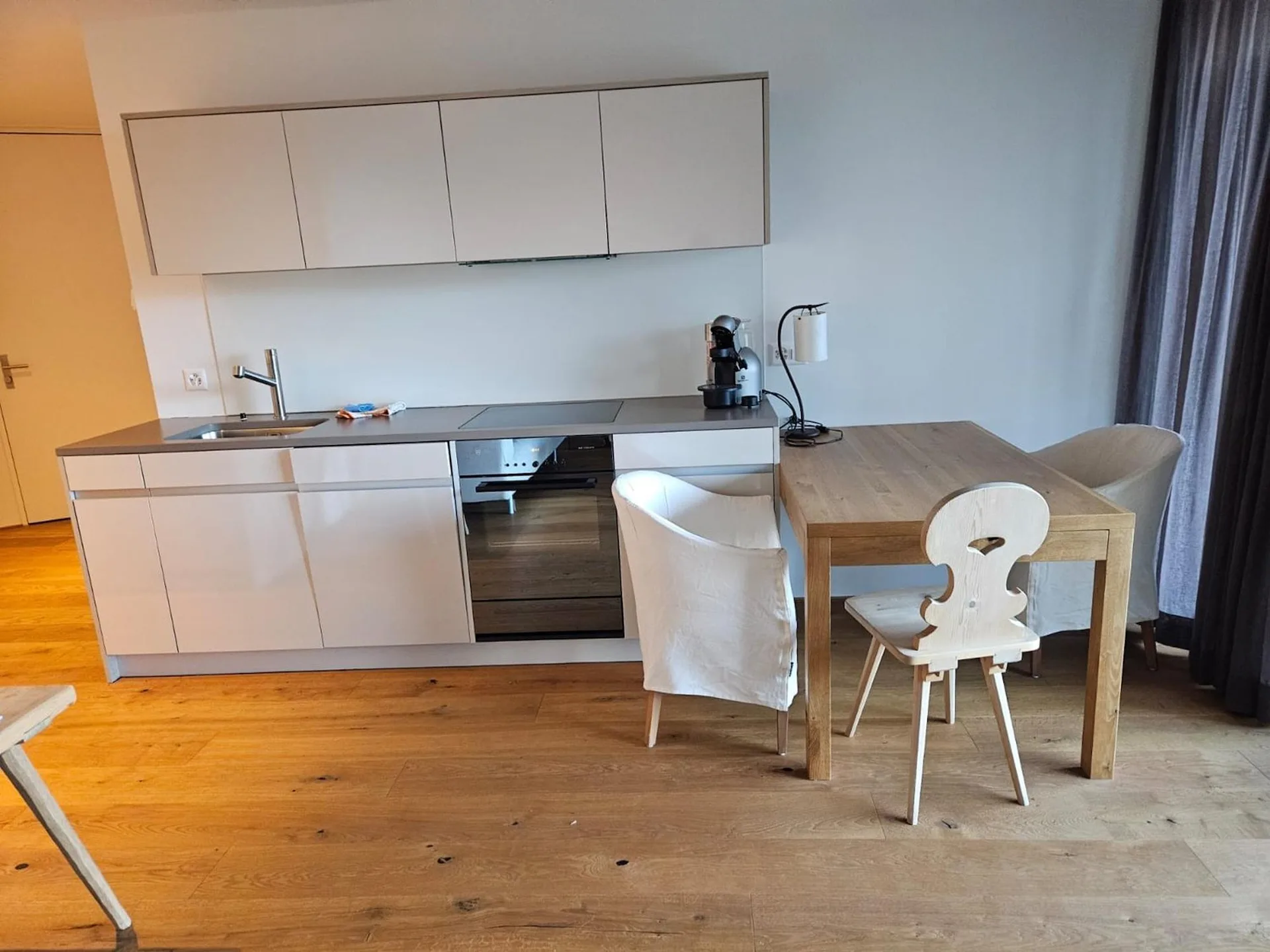 Exklusive 2.5-Zimmer Parterre-Wohnung mit Terrasse in Fidaz/Flims